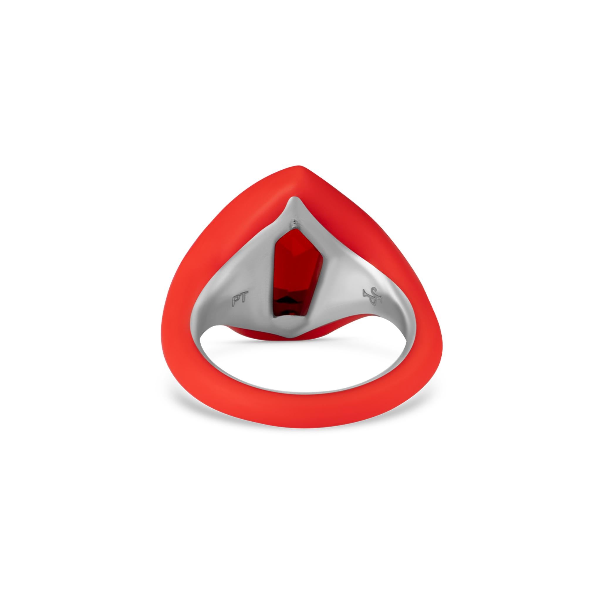 Contemporaneo Anello con opale di fuoco da 2,43 carati - incastonatura asimmetrica in platino con ceramica rossa in vendita