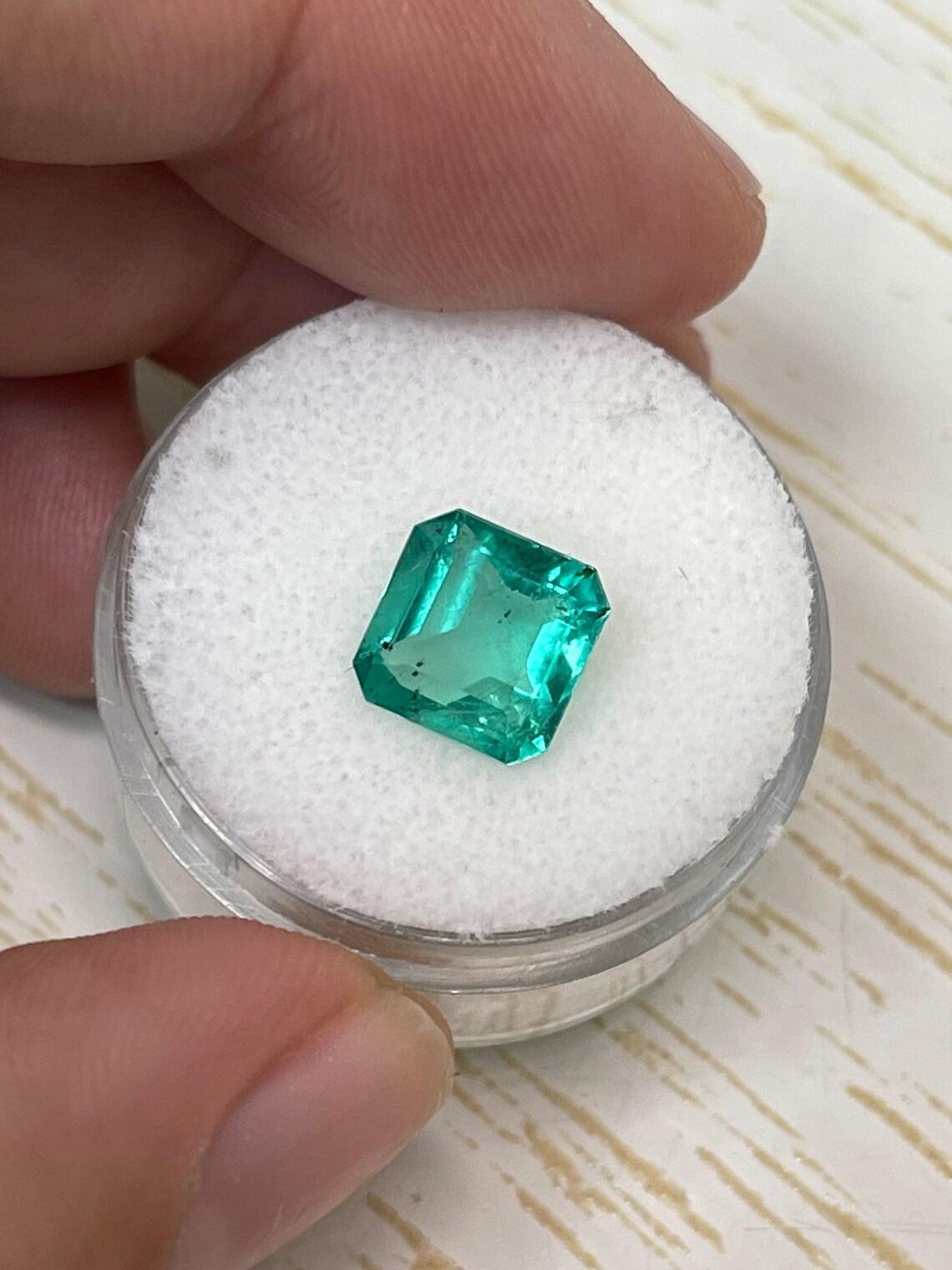 Modern 2.44 Carat 8.4x8.4 Bluish Green Loose Colombian Emerald - Asscher Cut May For Sale