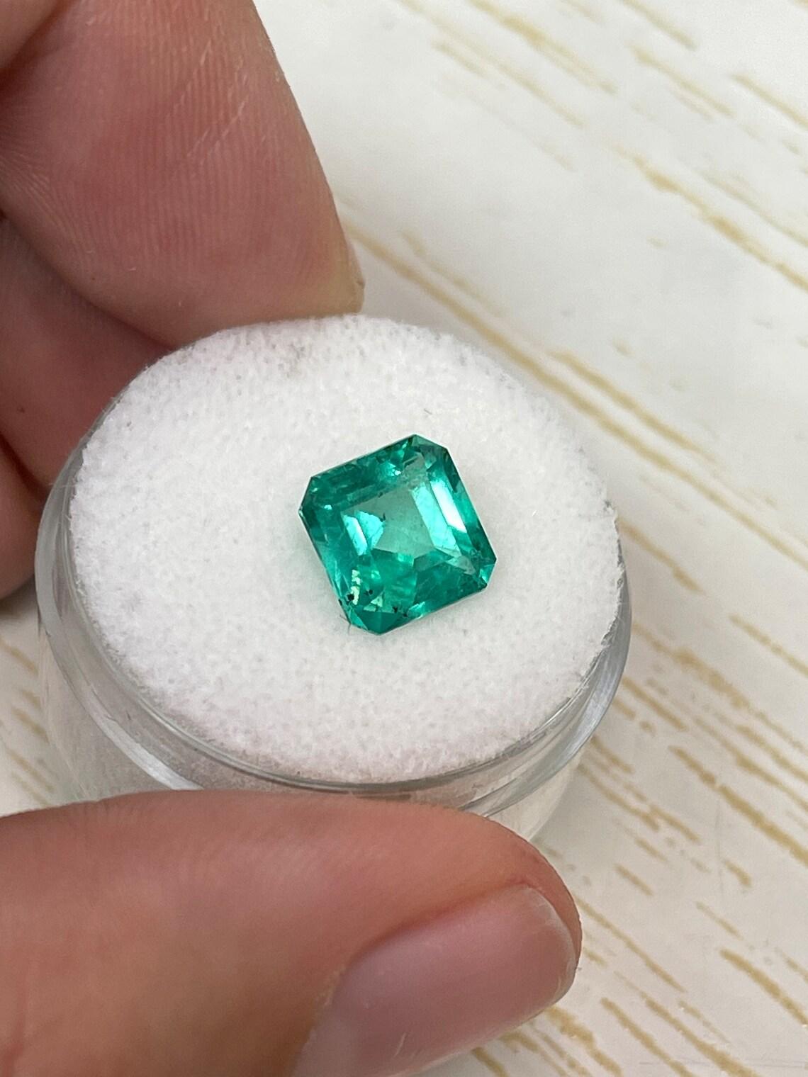 2.44 Carat 8.4x8.4 Bluish Green Loose Colombian Emerald - Asscher Cut May In New Condition For Sale In Jupiter, FL