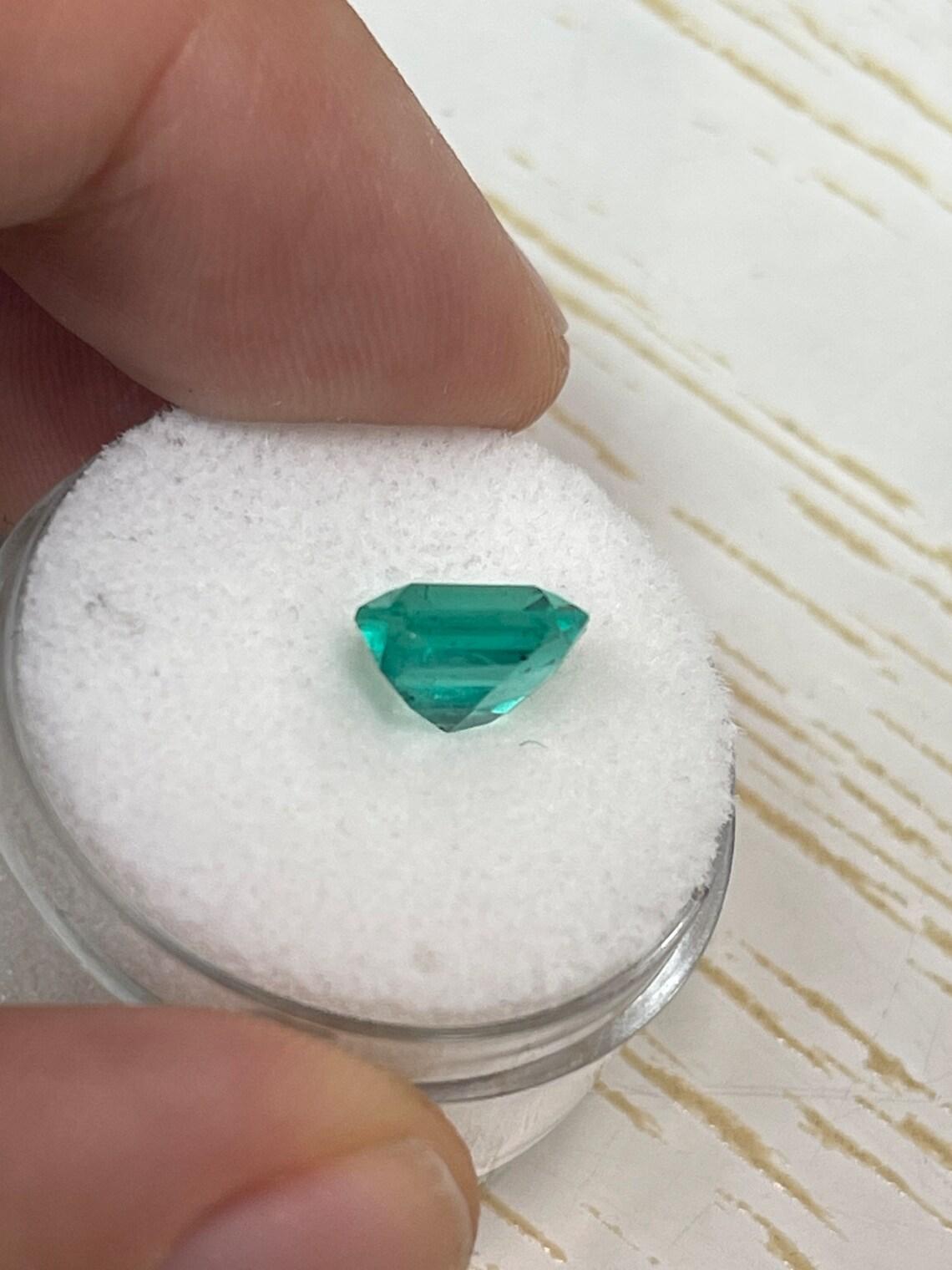2.44 Carat 8.4x8.4 Bluish Green Loose Colombian Emerald - Asscher Cut May For Sale 1