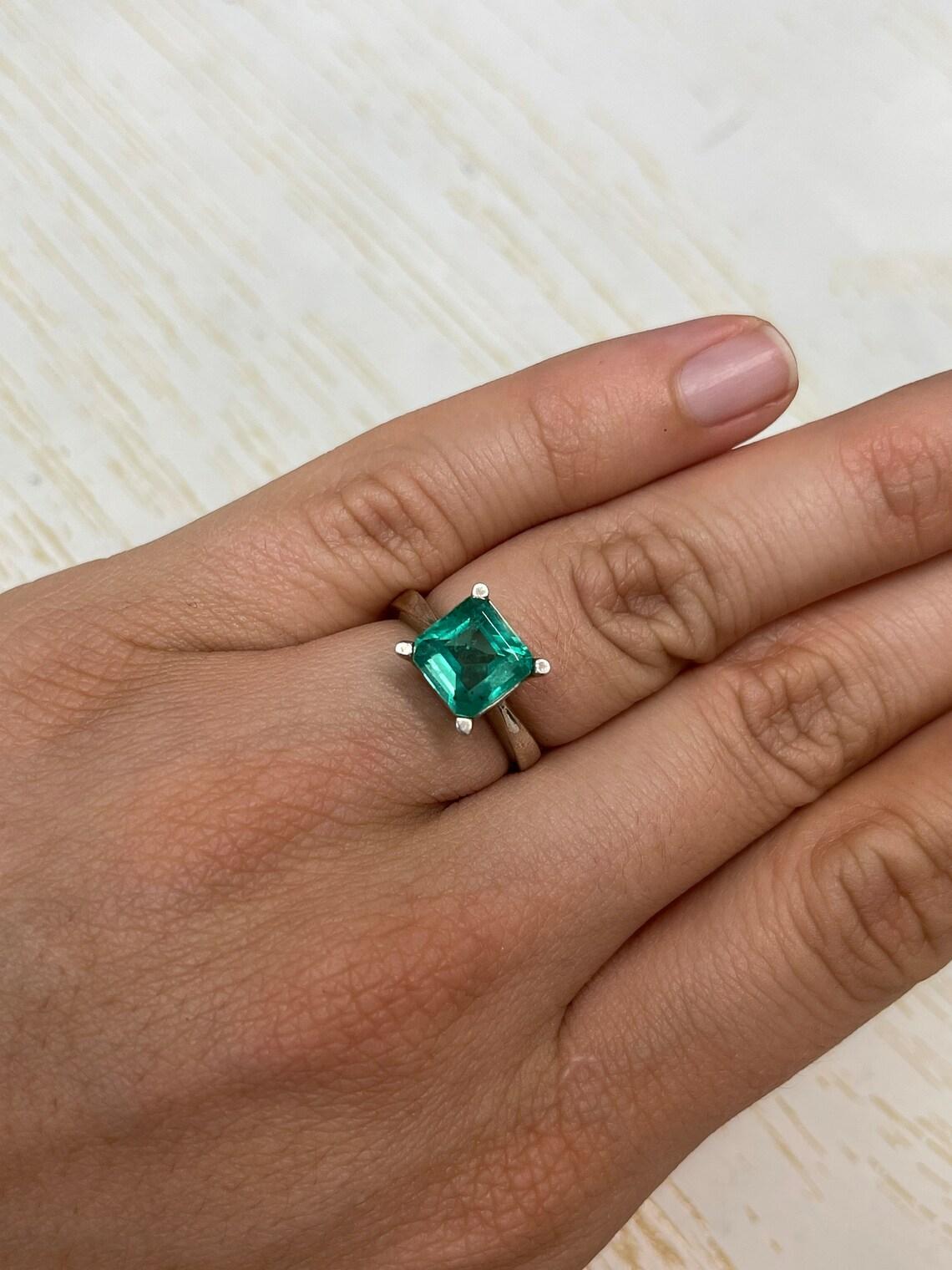 2.44 Carat 8.4x8.4 Bluish Green Loose Colombian Emerald - Asscher Cut May For Sale 3