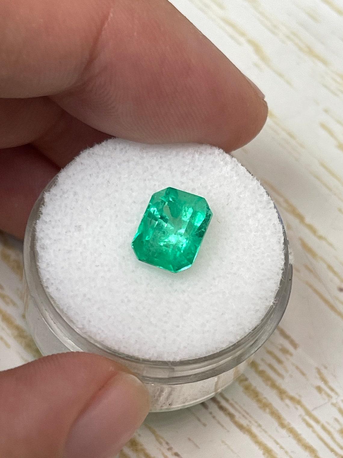 2.44 Carat 9x7 Spring Green Loose Colombian Emerald - Emerald Cut May Birthstone (pierre de naissance de mai) Neuf - En vente à Jupiter, FL
