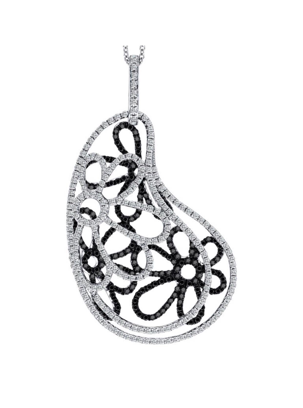 Round Cut 2.44 Carat Black & White Diamond Flower 18 Kt White Gold Pendant Chain Necklace For Sale