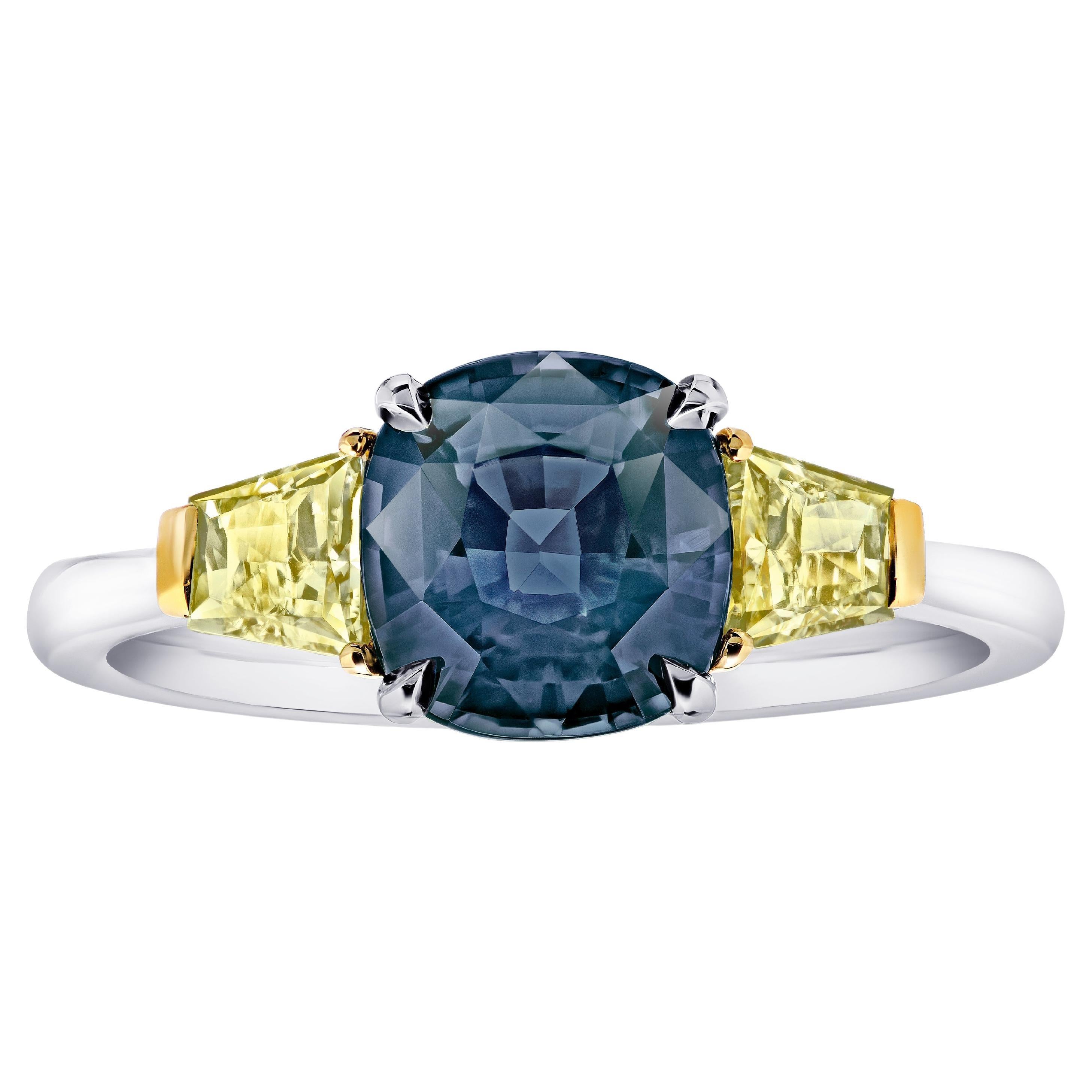 Anello di 2,44 carati con zaffiro blu verdastro e diamante in platino e 18 carati in vendita