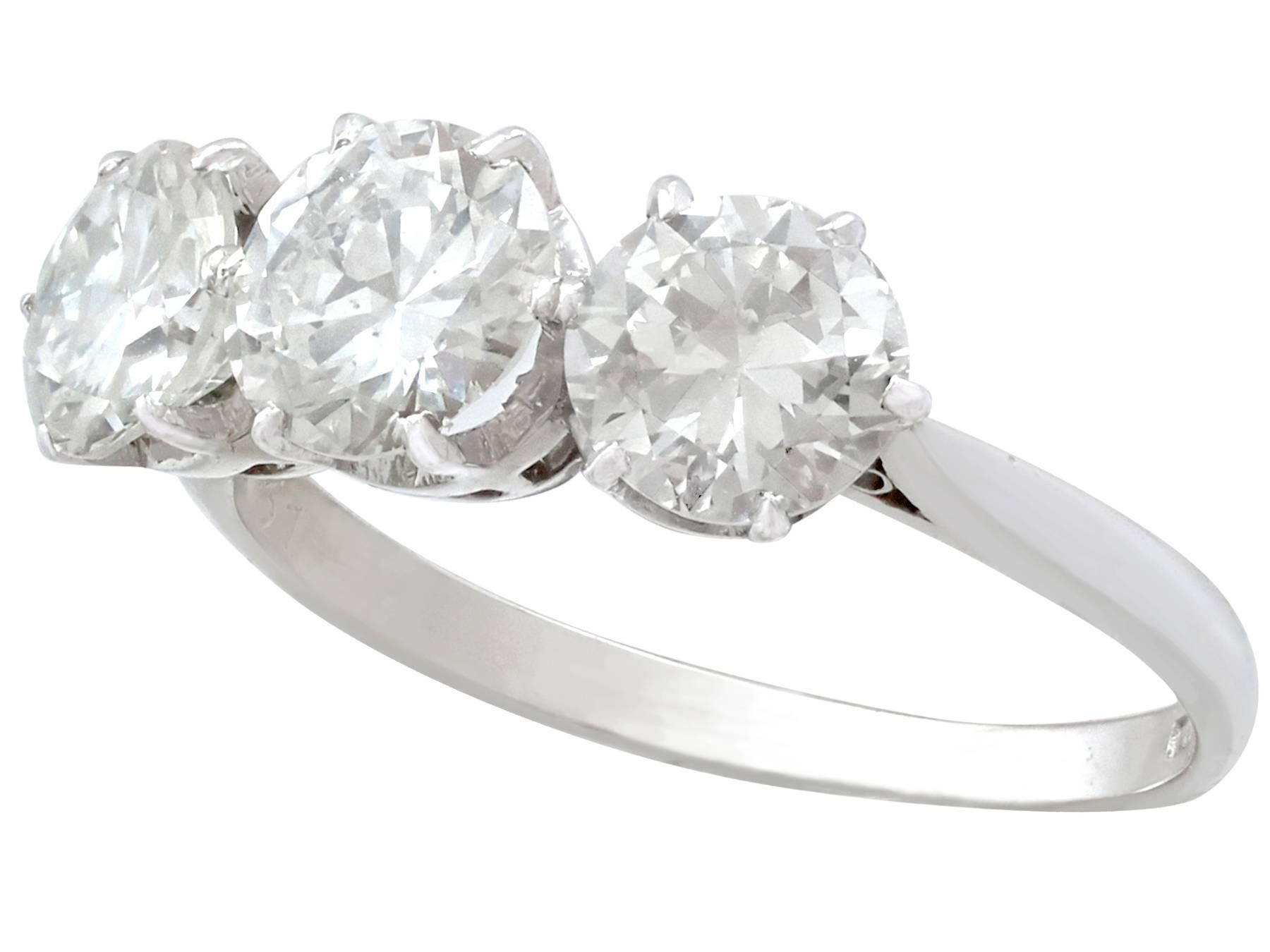 2.44 Carat Diamond and Platinum Trilogy Ring im Zustand „Hervorragend“ in Jesmond, Newcastle Upon Tyne