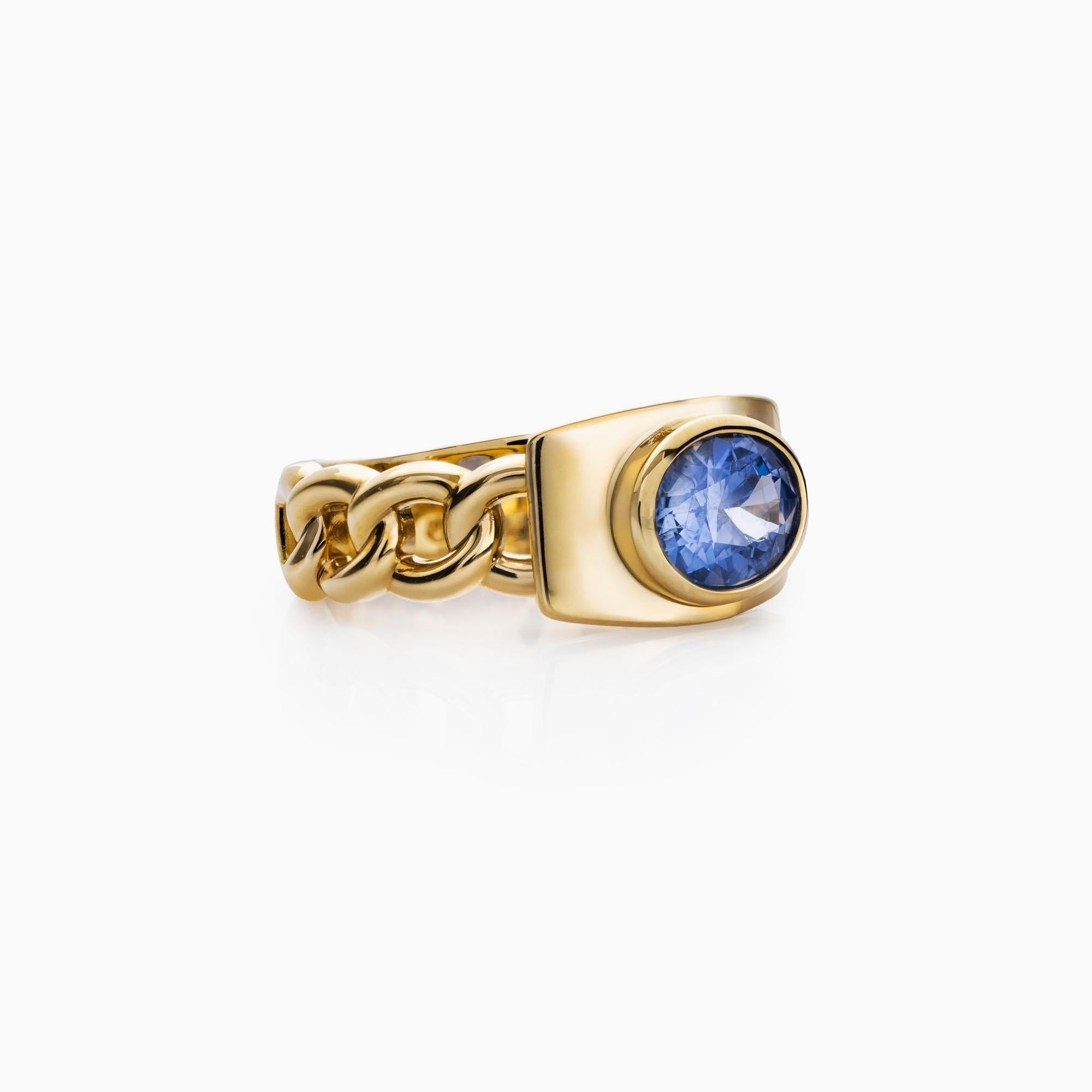 Moderniste Bague en or jaune 14K avec saphir bleu clair de 2,44 carats en vente