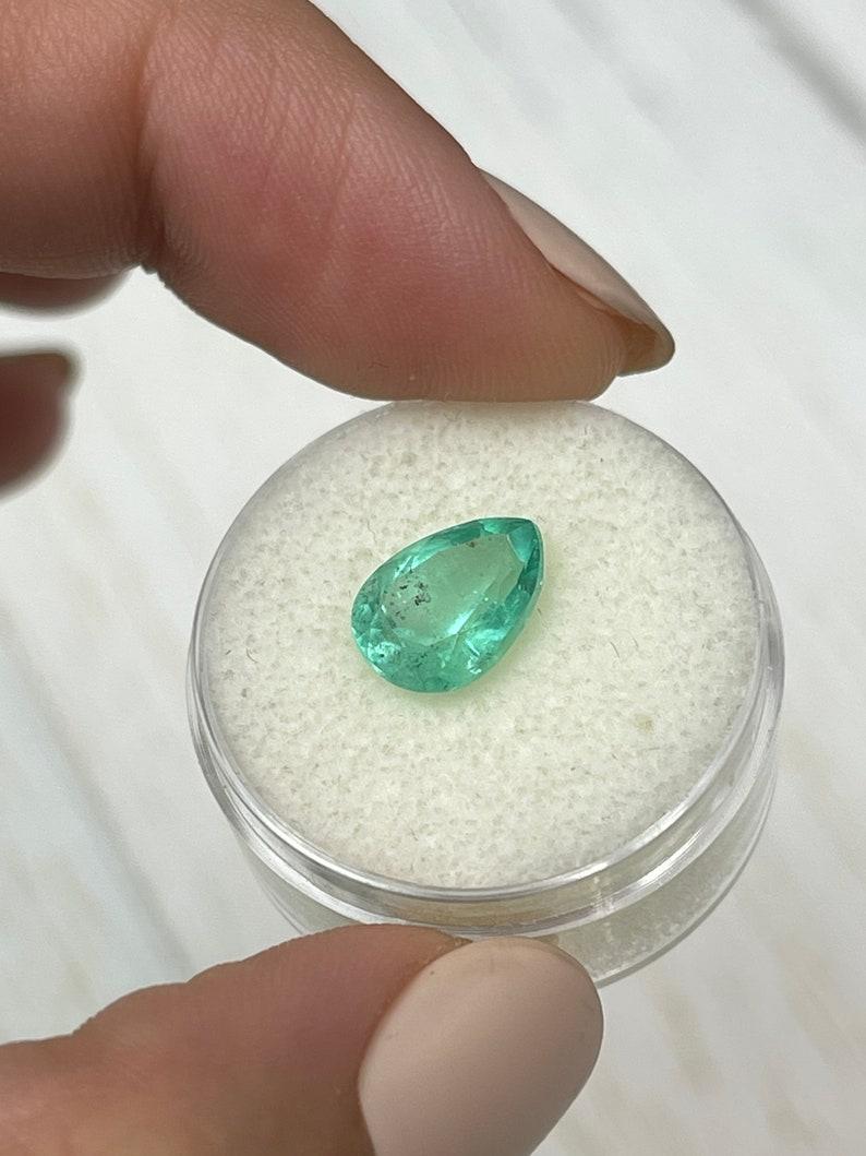 2.44 Carat Light Bluish Green Colombian Emerald - Pear Cut Teardrop May Pour femmes en vente