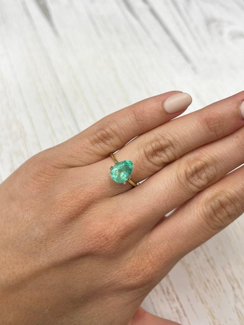2.44 Carat Light Bluish Green Colombian Emerald - Pear Cut Teardrop May en vente 2