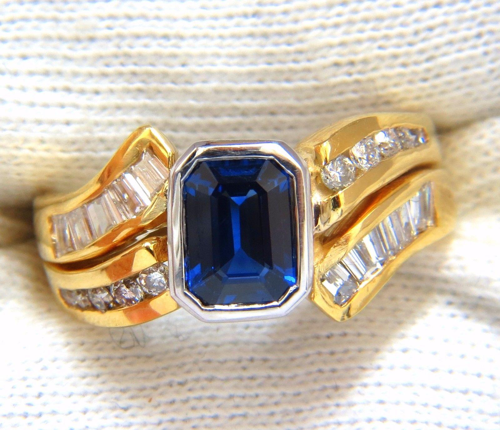 2.44 Carat Natural Blue Sapphire Diamonds Ring 14 Karat Royal Blue Traditional In New Condition In New York, NY