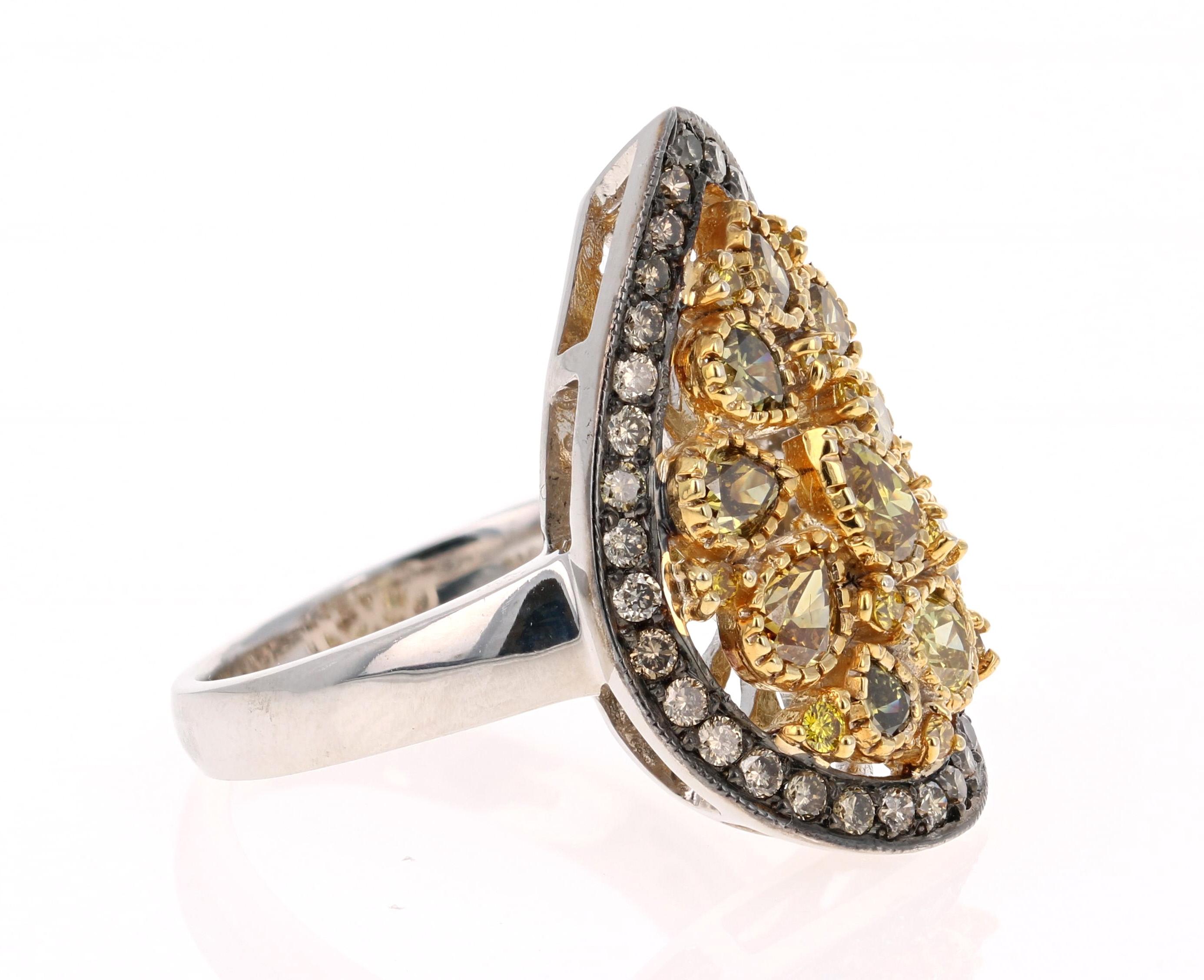 2.44 Karat natürlicher Fancy Color Diamant 18 Karat Weißgold Cocktail-Ring (Zeitgenössisch) im Angebot