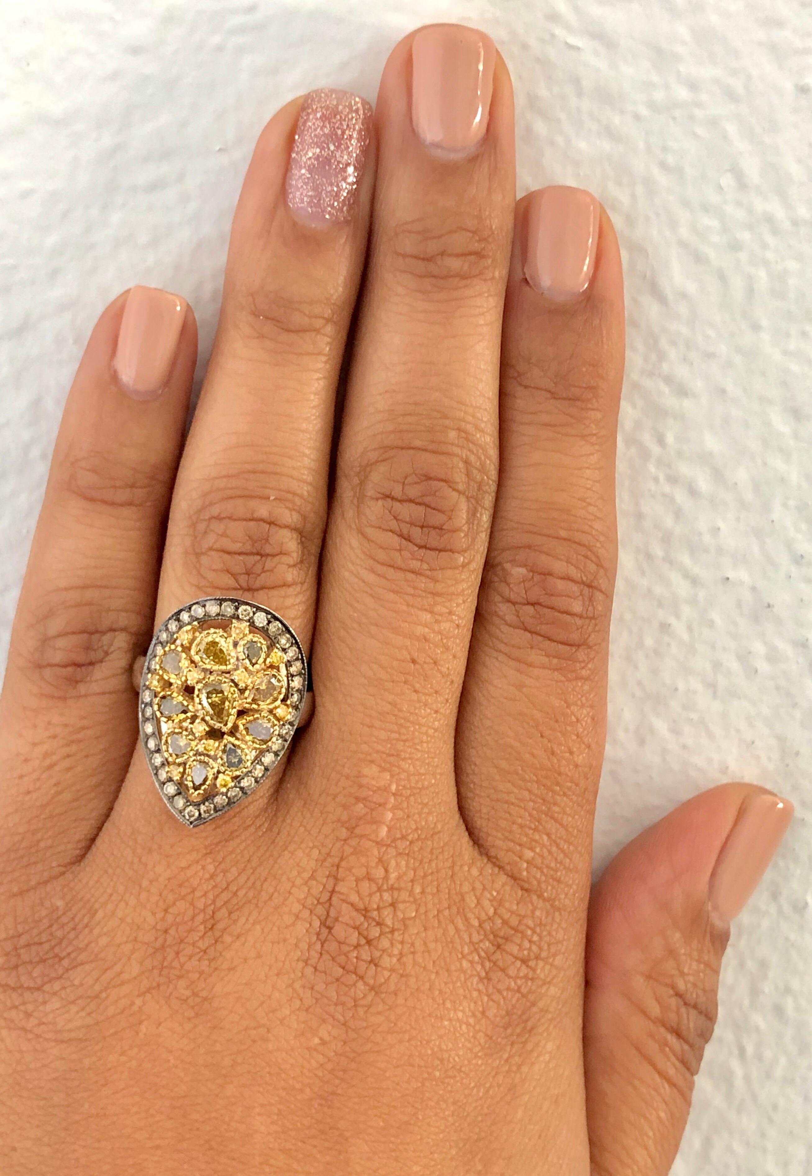 2.44 Karat natürlicher Fancy Color Diamant 18 Karat Weißgold Cocktail-Ring im Angebot 1