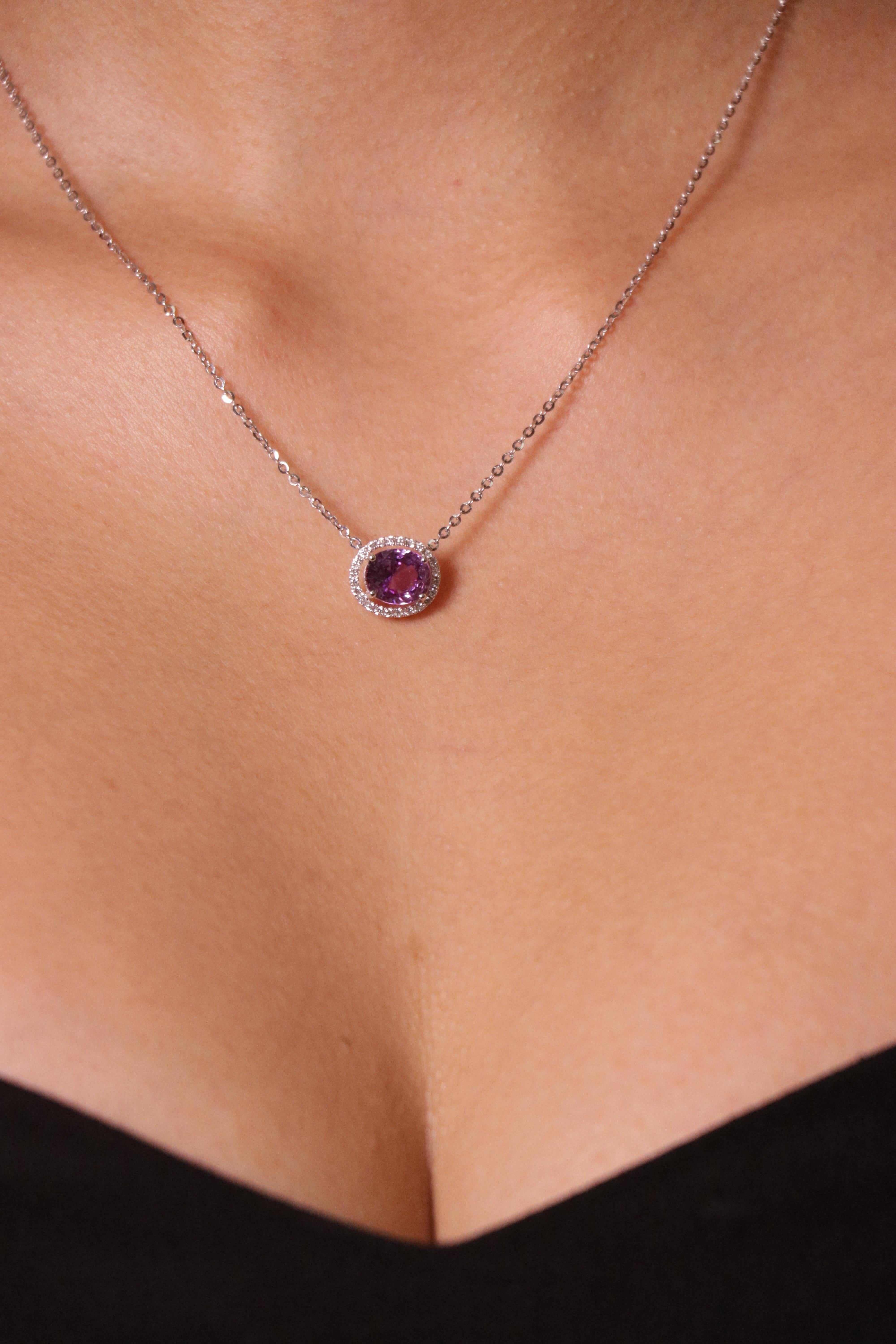 Femenino o masculino Collar Colgante Zafiro Violeta y Diamantes 2,44 Quilates en venta