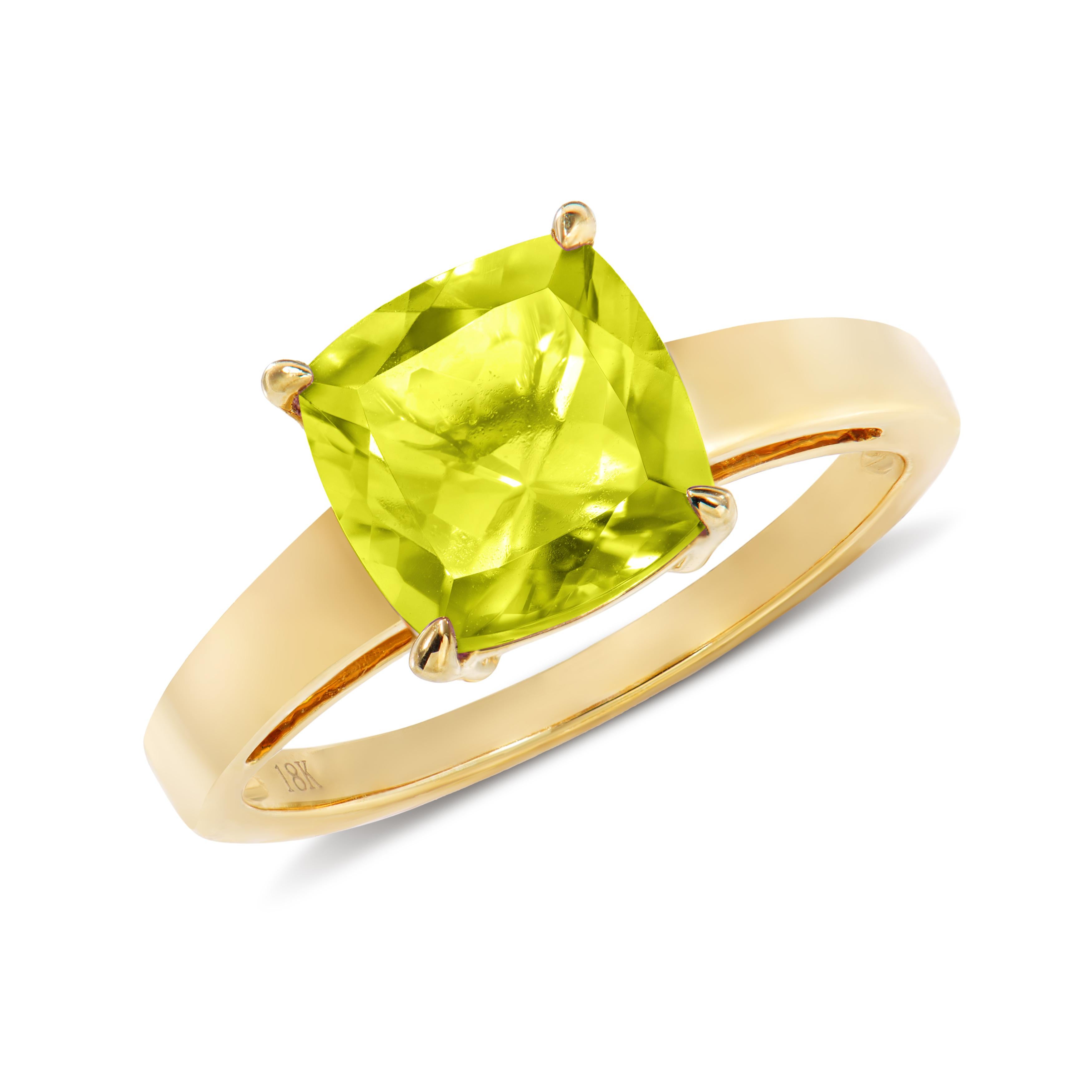 Contemporary 2.44 Carat Peridot Fancy Ring in 18Karat Yellow Gold.   For Sale