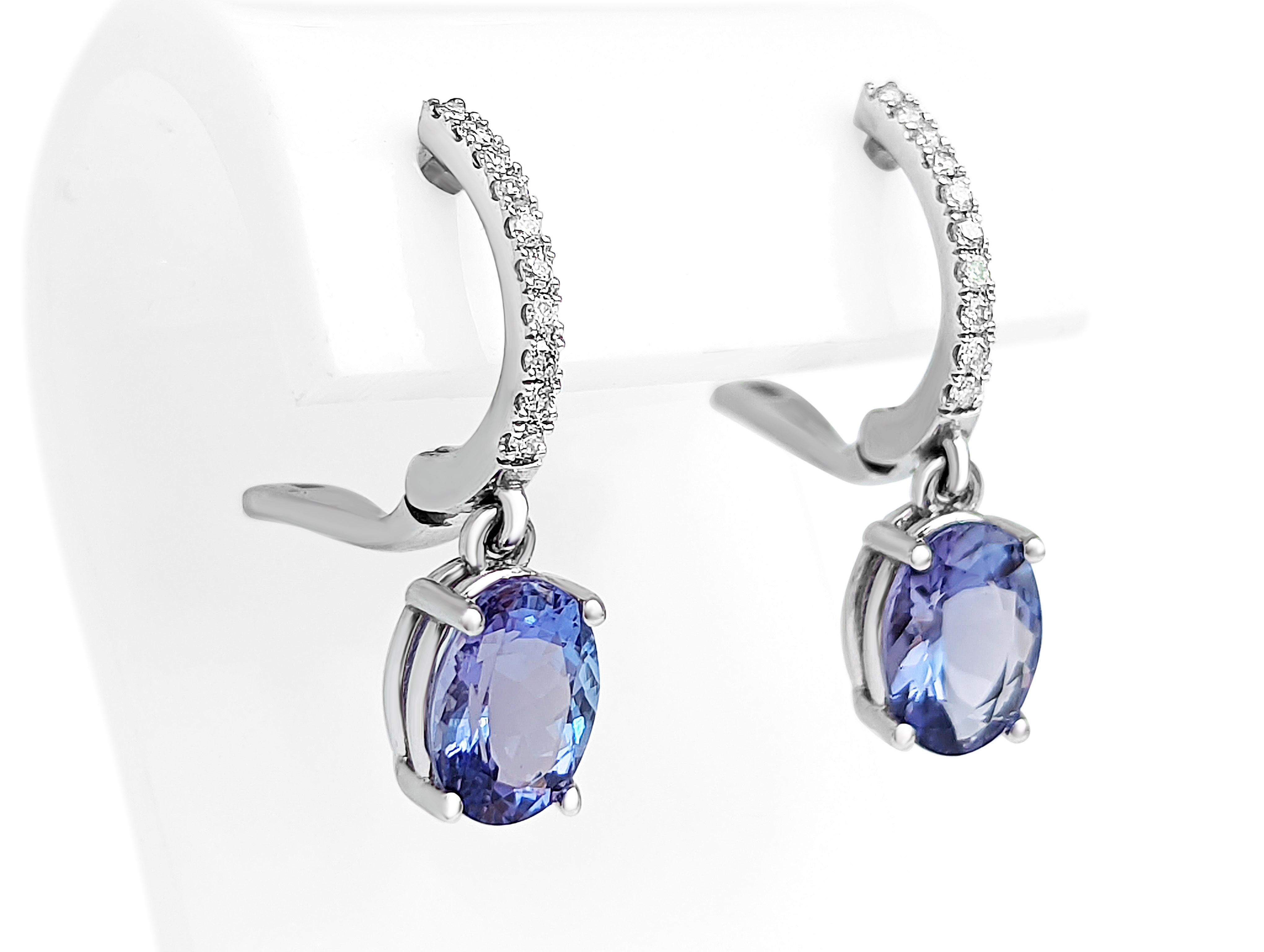 2.44 Carat Tanzanite and 0.16 Ct Diamonds Earrings In New Condition In Ramat Gan, IL