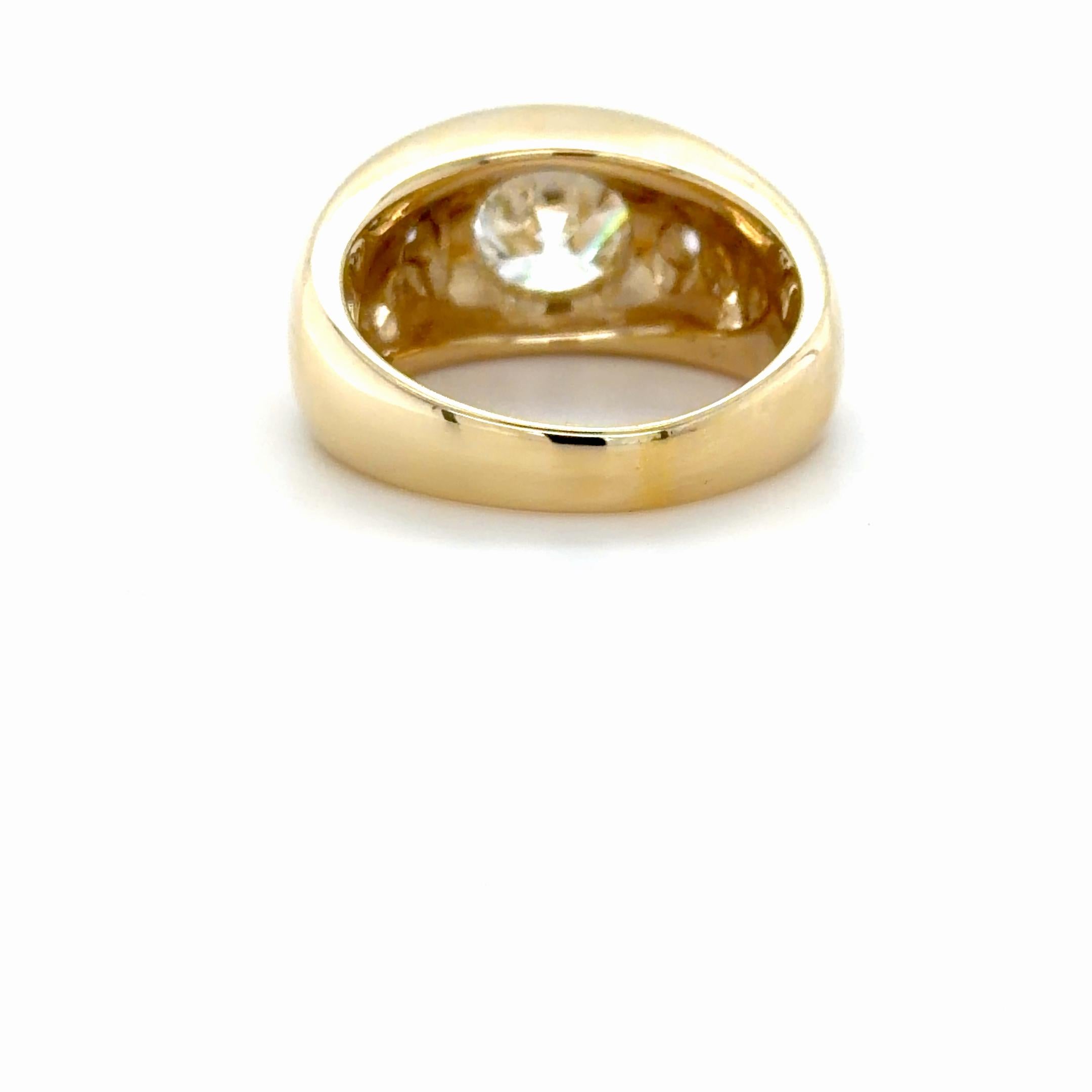 2.44 Carat Three Stone Old European Cut Diamond Gypsy Set Ring (bague tzigane à trois pierres) Excellent état - En vente à Chicago, IL