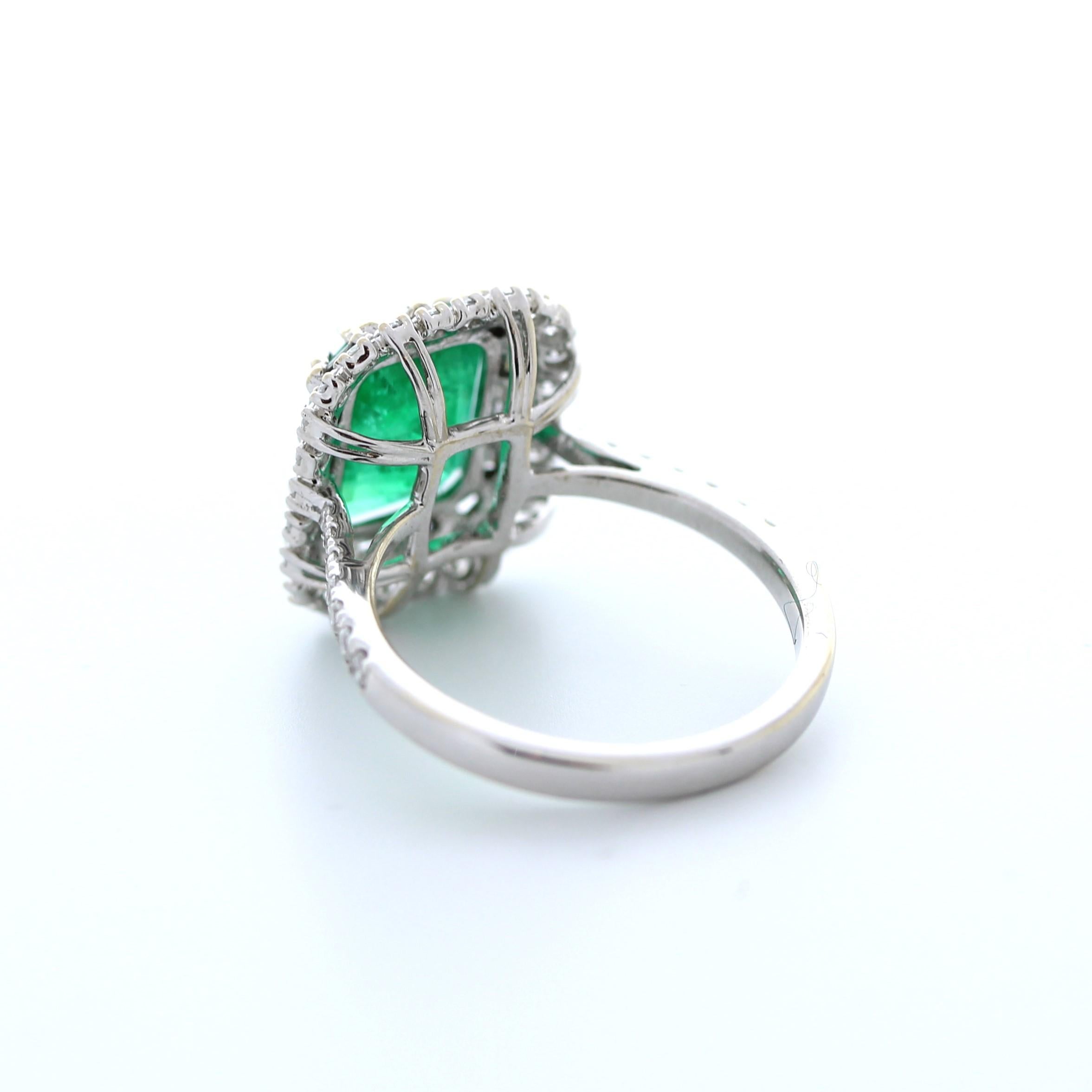2,44 Karat Gewicht Grüner Smaragd & Runder Diamant Fashion Ring in 18k Weißgold  (Ovalschliff) im Angebot