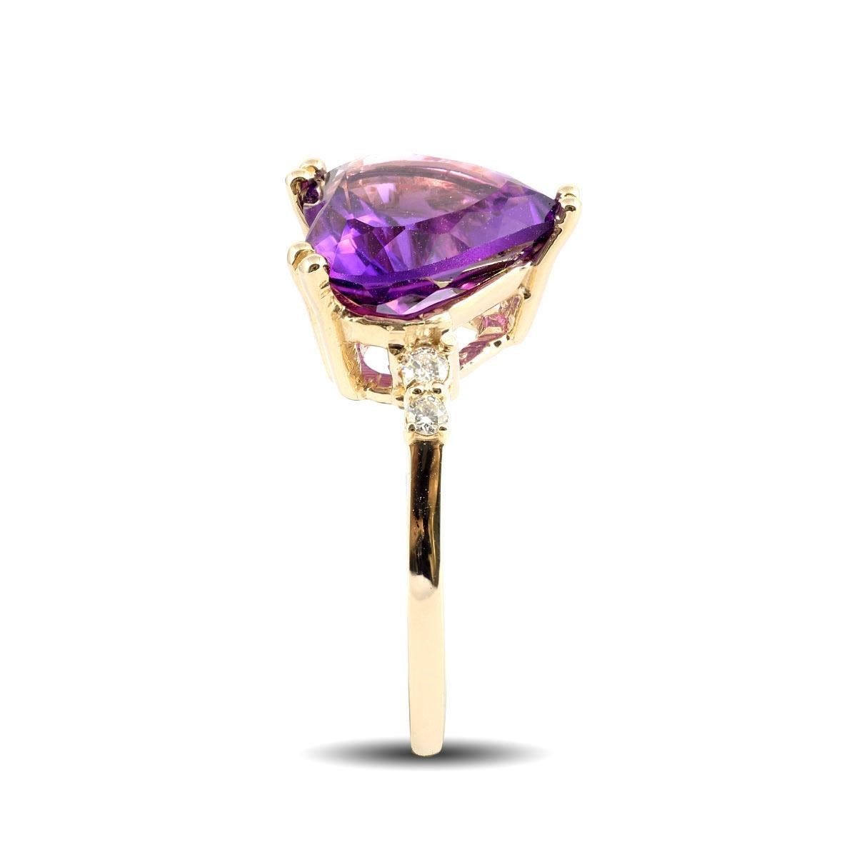 Mixed Cut 2.44 Carats Amethyst Diamonds set in 14K Yellow Gold Ring For Sale