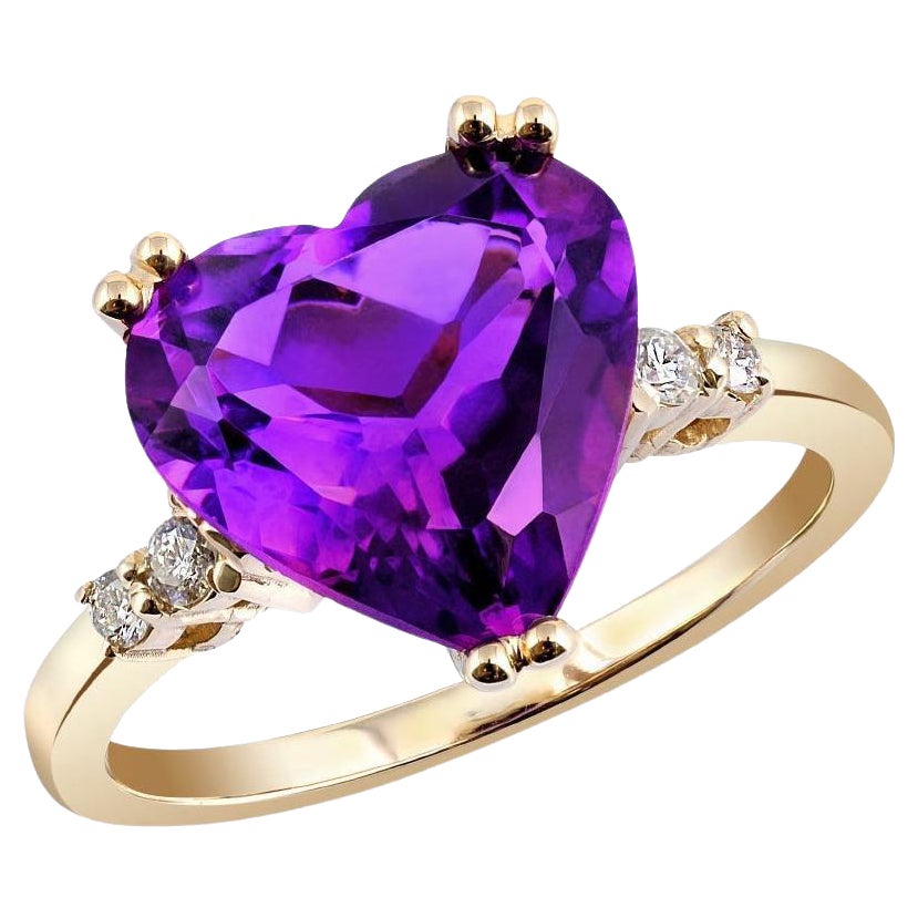 Anello con 2,44 carati di diamanti ametista incastonati in oro giallo 14K