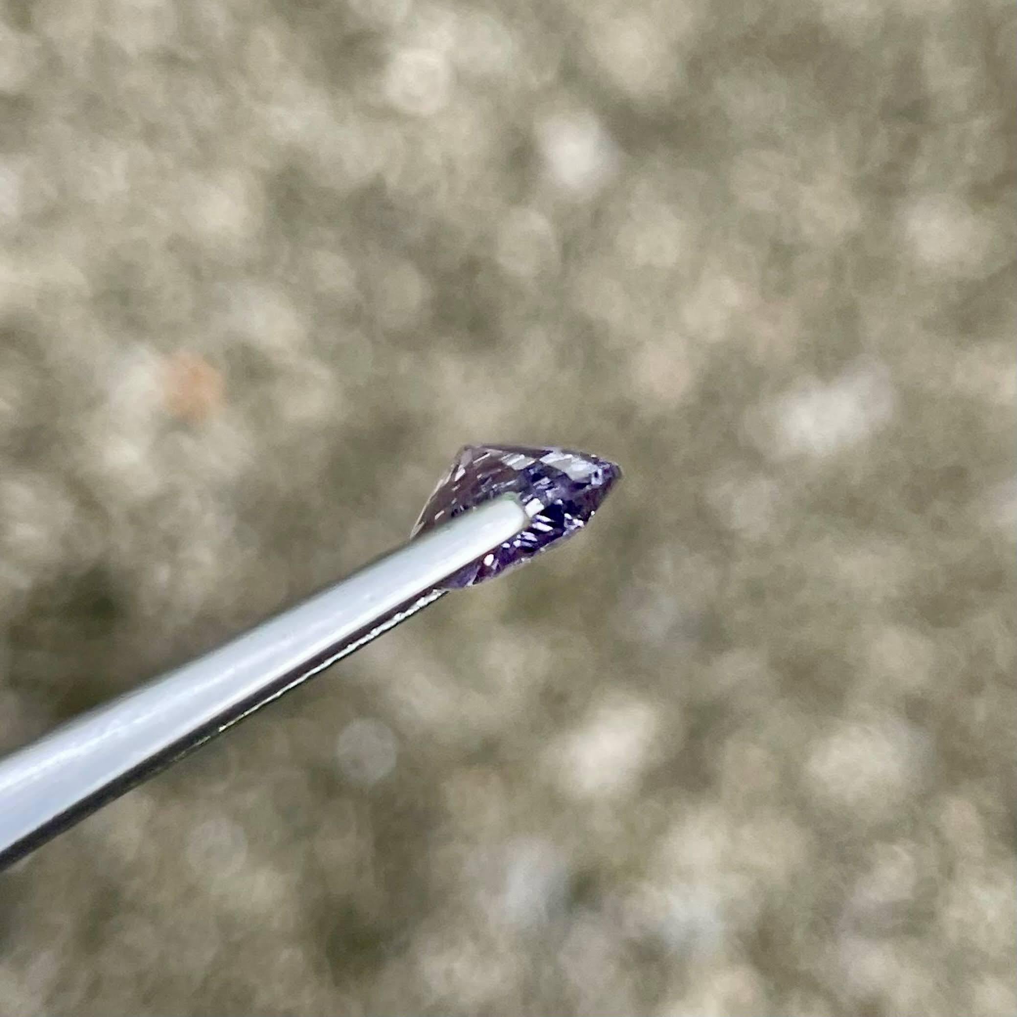 2.44 carats Loose Bluish Violet Sapphire Stone Oval Cut Natural Sri Lankan Gem (Moderne) im Angebot