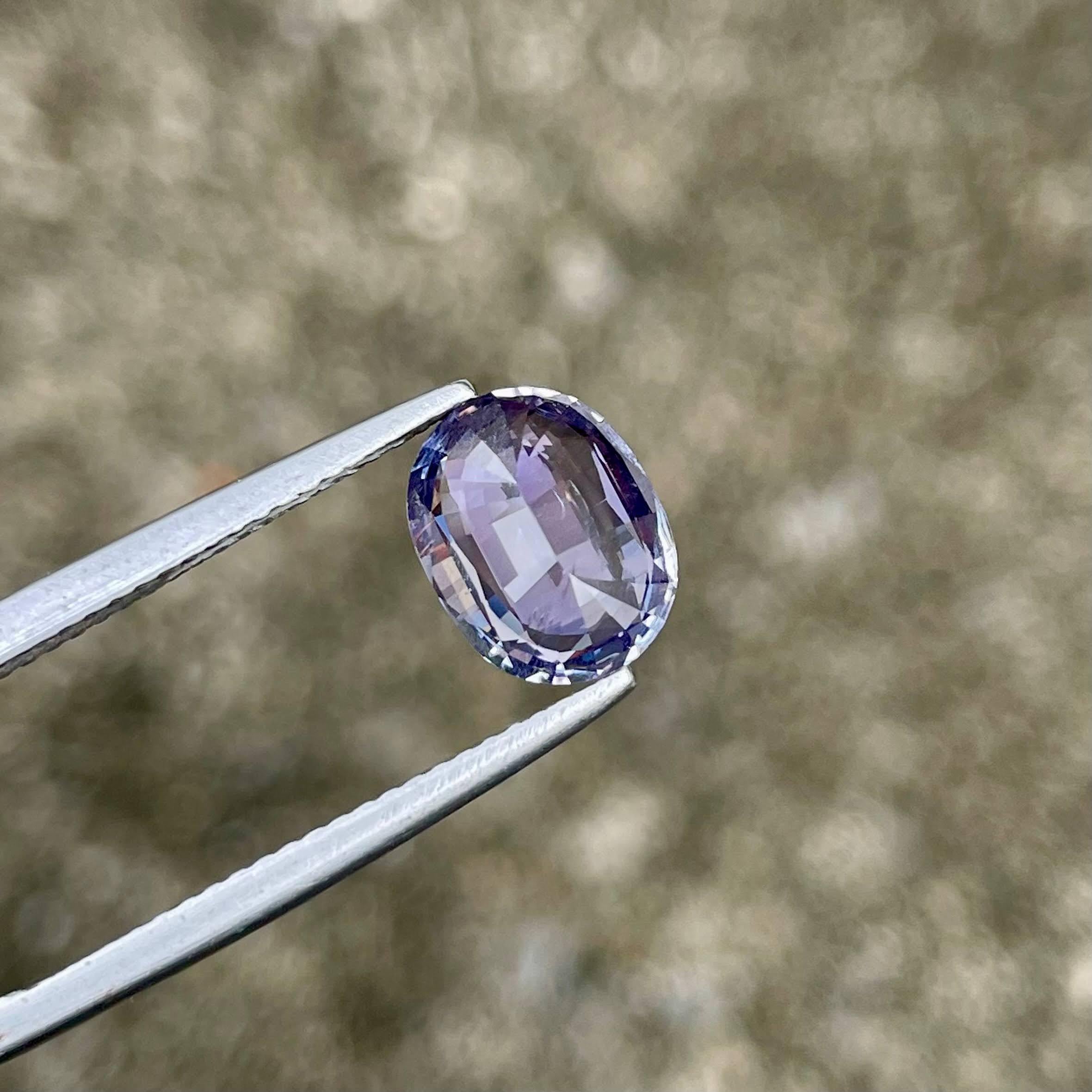 2.44 carats Loose Bluish Violet Sapphire Stone Oval Cut Natural Sri Lankan Gem im Zustand „Neu“ im Angebot in Bangkok, TH