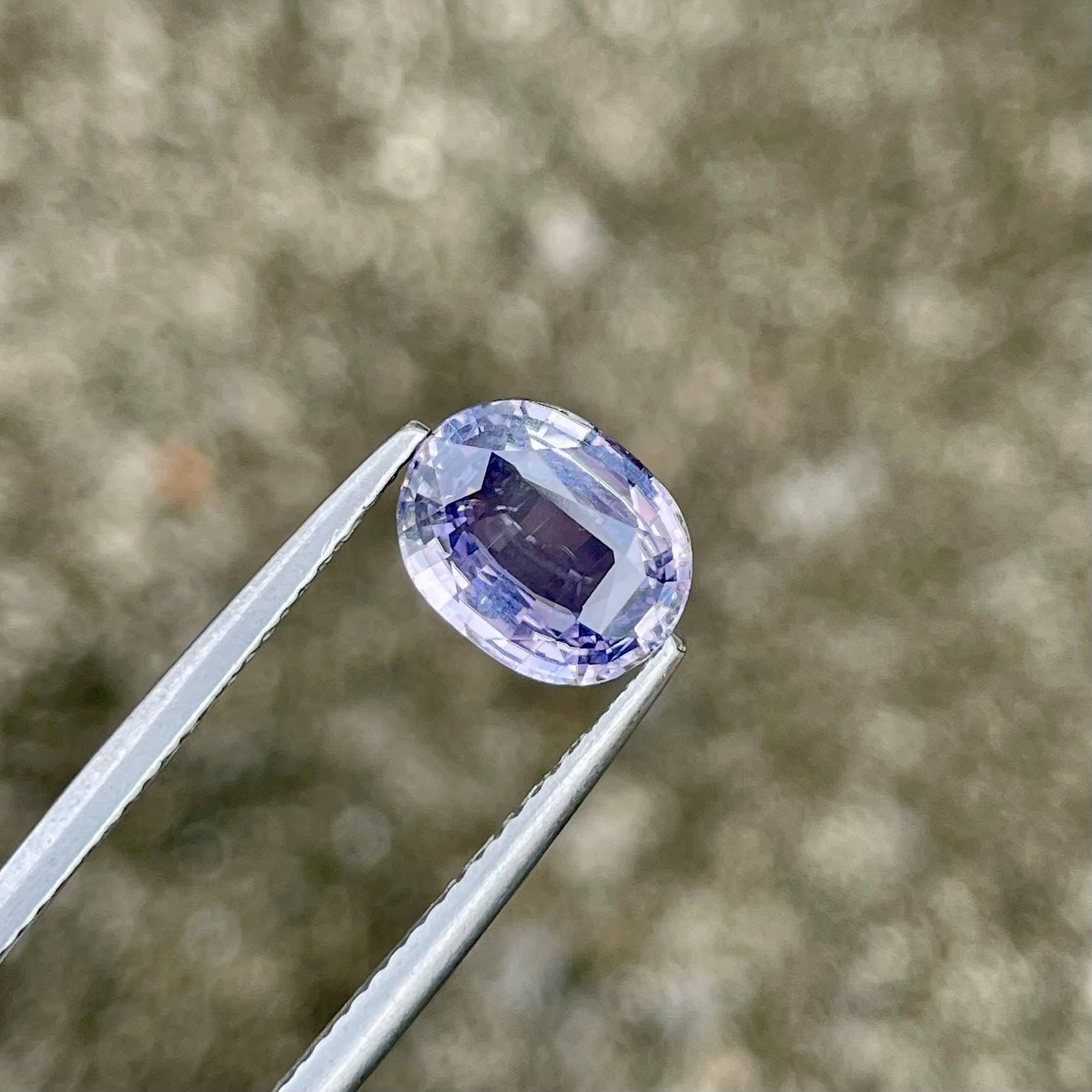 2.44 carats Loose Bluish Violet Sapphire Stone Oval Cut Natural Sri Lankan Gem für Damen oder Herren im Angebot