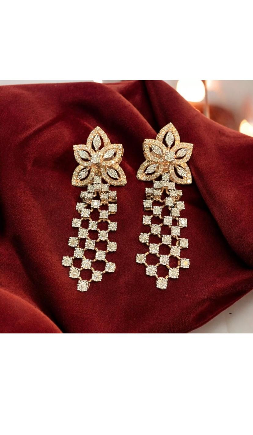 2,44 Karat natürliche Diamanten Gold Blumen-Ohrringe (Rundschliff) im Angebot