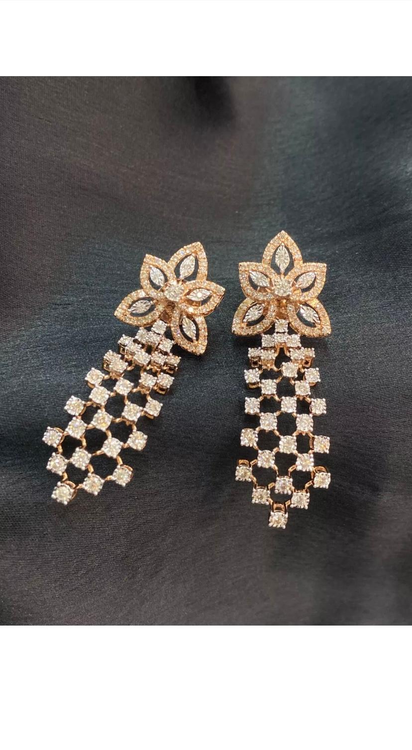 2,44 Karat natürliche Diamanten Gold Blumen-Ohrringe im Angebot 2