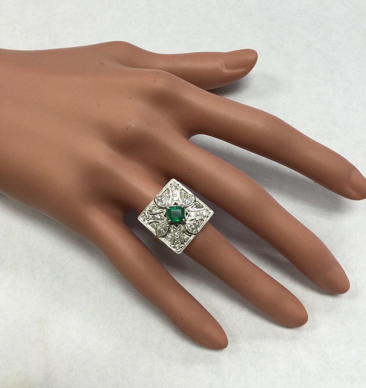 2.44 Carat Natural Emerald and VS Diamond 14 Karat Solid White Gold Ring For Sale 7