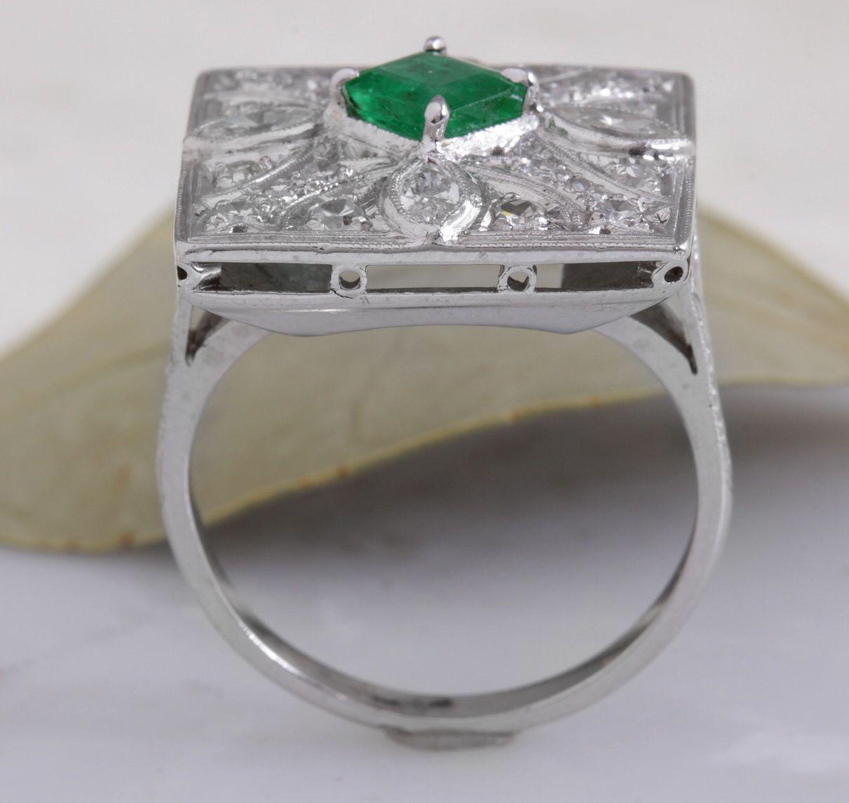 2.44 Carat Natural Emerald and VS Diamond 14 Karat Solid White Gold Ring For Sale 2