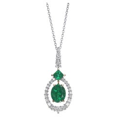 2,44 cts tw Oval Muzo Smaragd und Diamant Halo-Anhänger