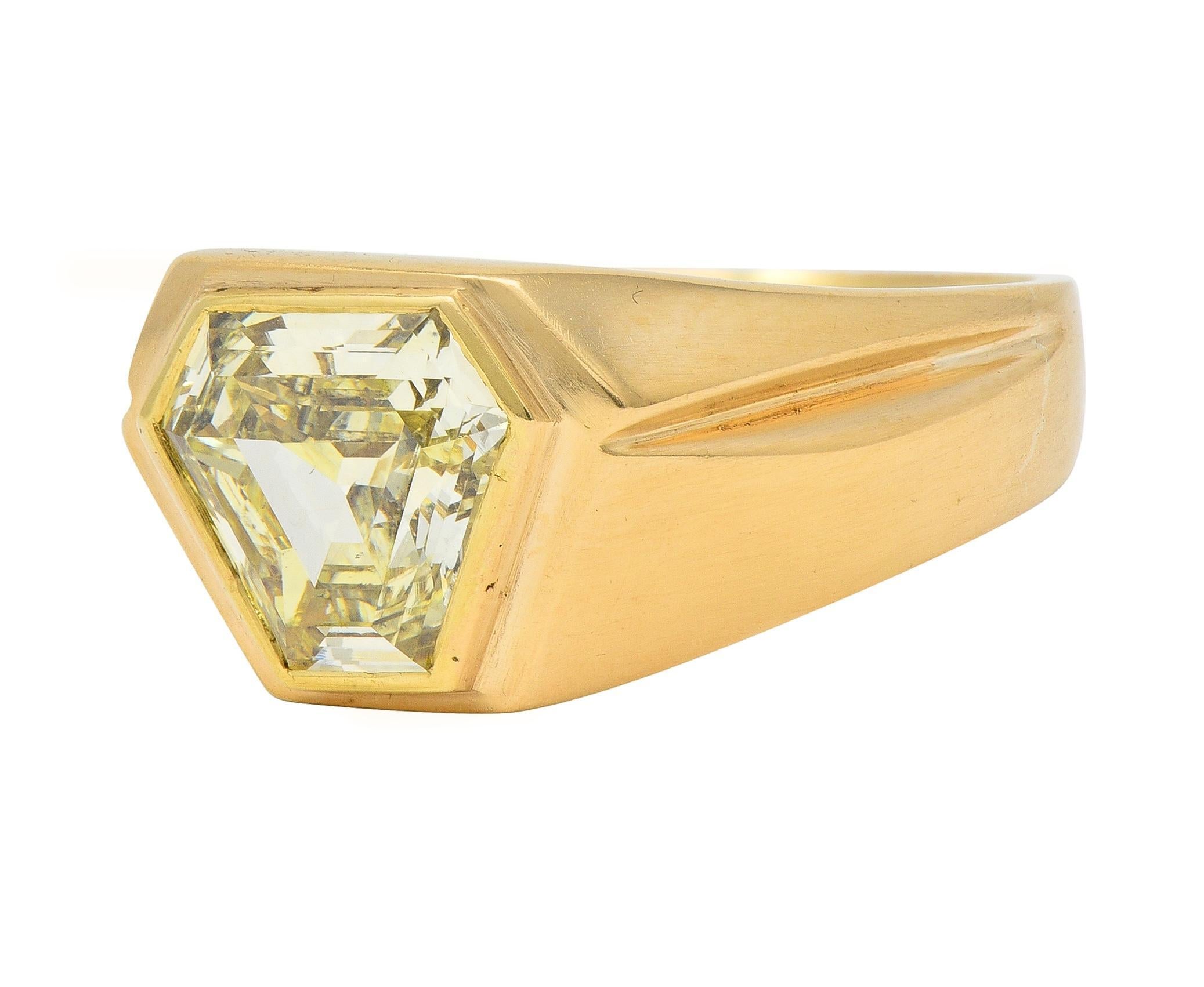 2.44 CTW Sechseckiger Fancy Gelber Diamant 14 Karat Gold Vintage Unisex-Ring GIA im Angebot 2