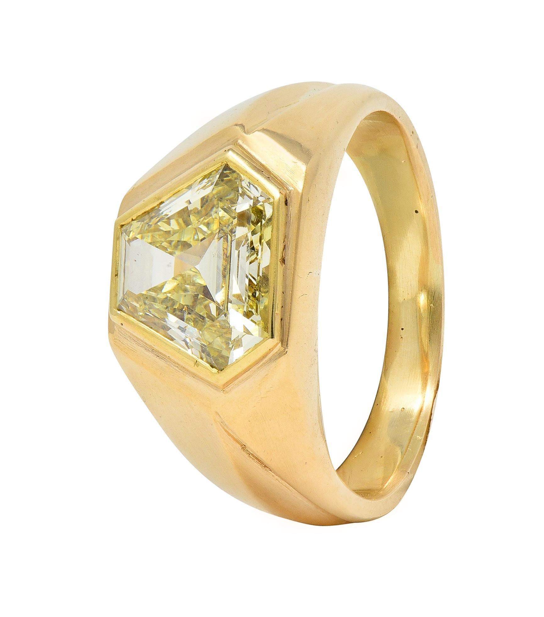 2.44 CTW Sechseckiger Fancy Gelber Diamant 14 Karat Gold Vintage Unisex-Ring GIA im Angebot 3