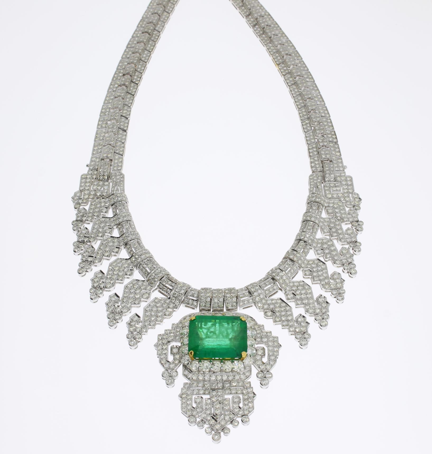 Women's 24.40 Carat Emerald Diamonds 18 Carat Gold Necklace