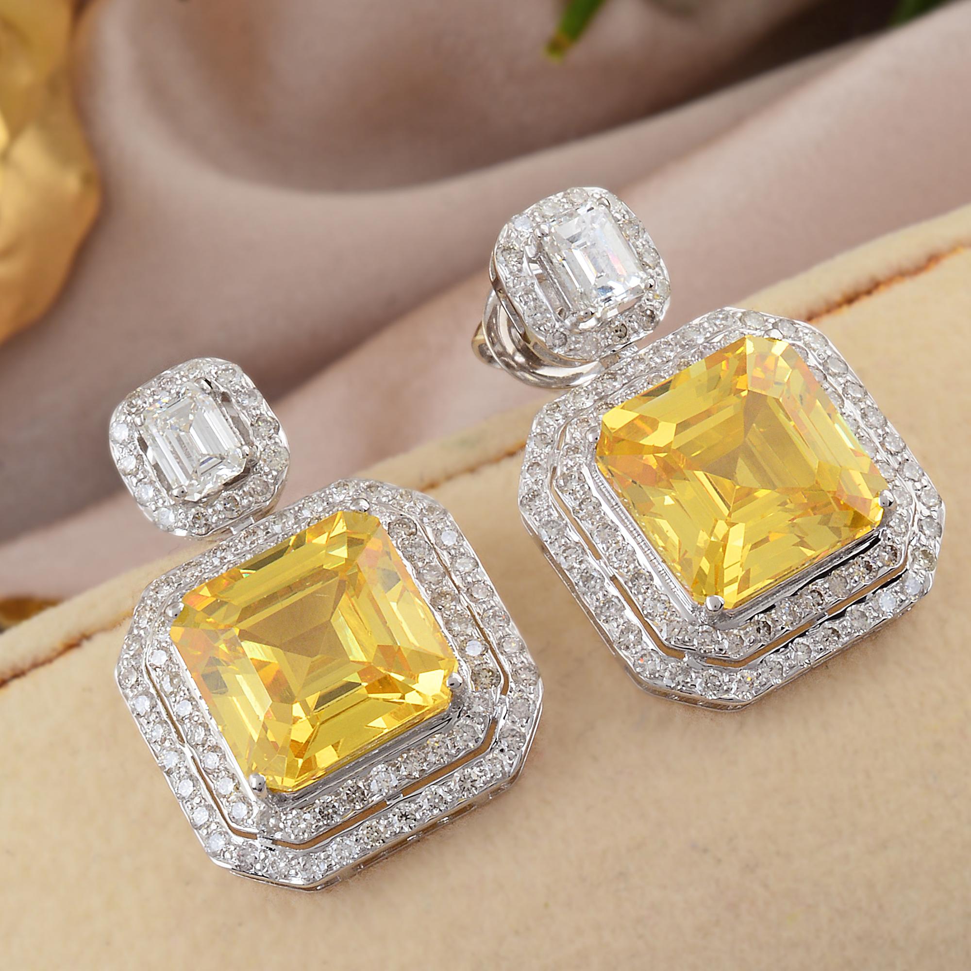 Moderno 24.45 Carat Processed Dangle Earrings 2.62 Carat SI/HI Diamond 18k White Gold in vendita