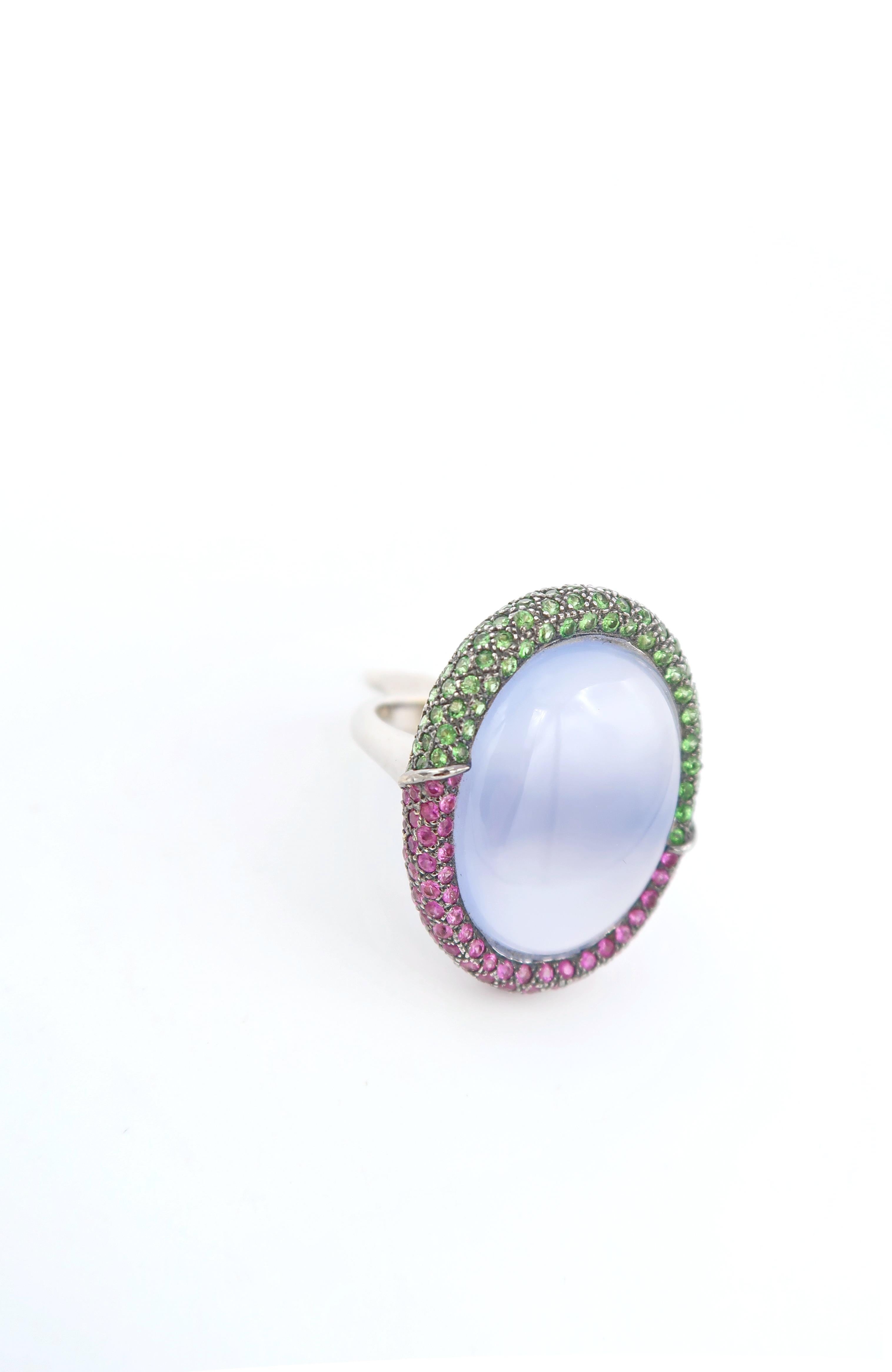 Oval Cut 24.47 Carat Medallion Oval Cabochon Chalcedony Pink Sapphire Tsavorite Gold Ring For Sale
