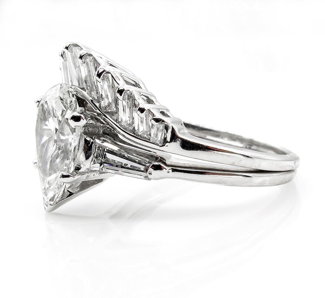 2.44 Carat Estate Vintage Pear Shaped Diamond White Gold Ring Wedding Set In Good Condition In New York, NY