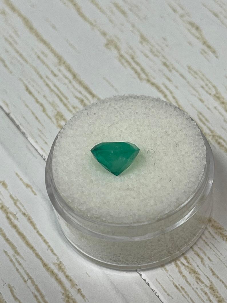 Women's 2.45 Carat 8.6x8.4 Green Colombian Emerald - Cushion Cut Genuine Gem May For Sale