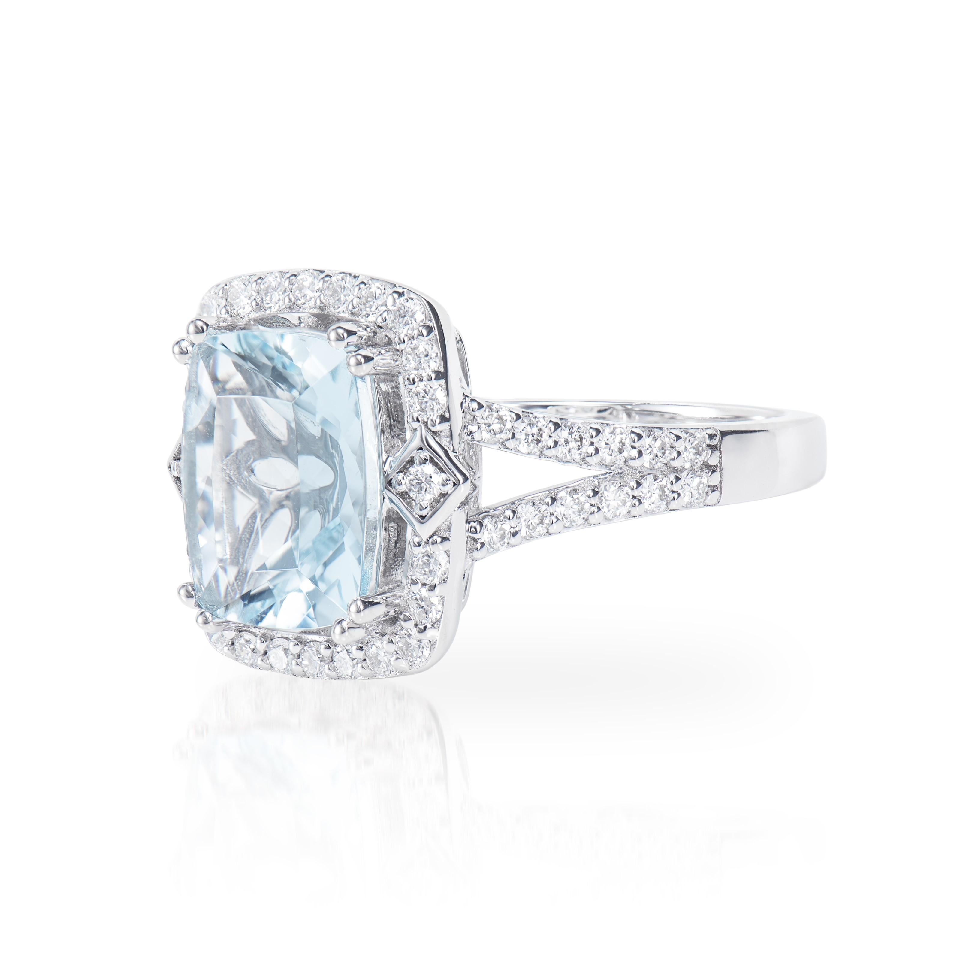 Contemporary Sunita Nahata Aquamarine 2.45ct. Elegant Ring in 18KWG with Diamond For Sale