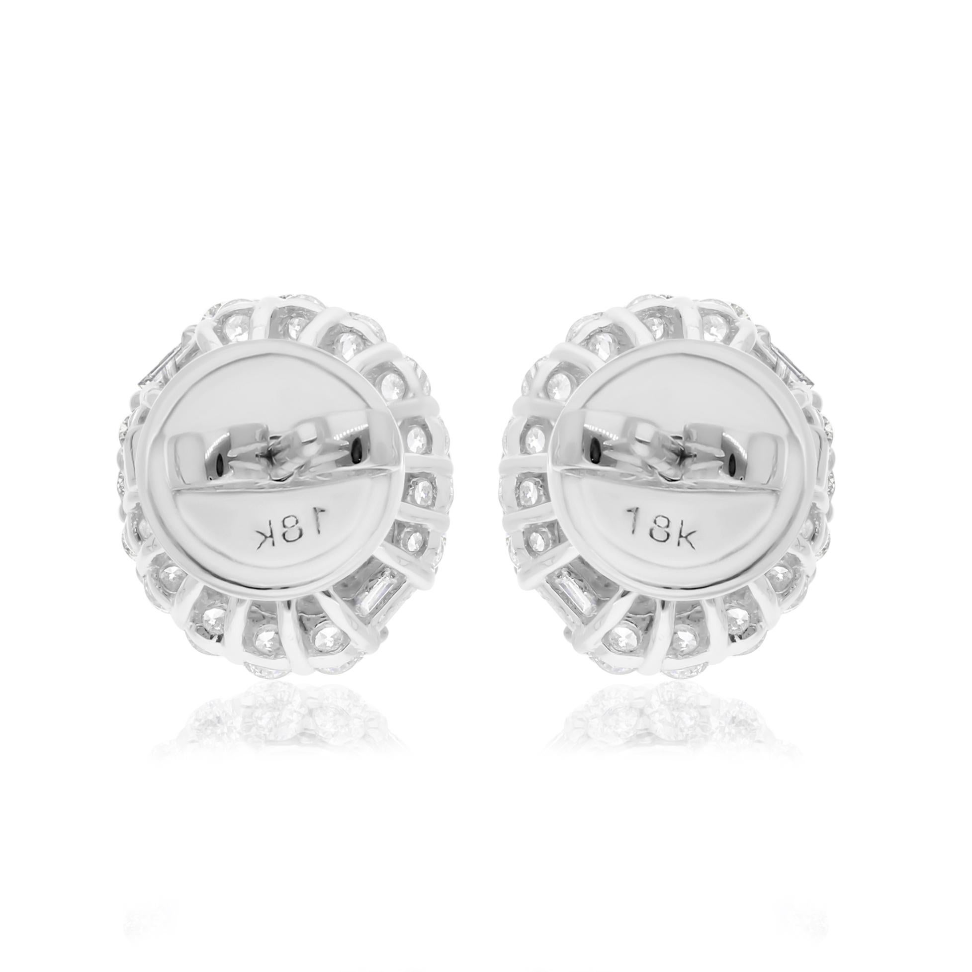Taille ovale Boucles d'oreilles en or blanc 14 carats avec saphir bleu de 2,45 carats et diamants de 0,45 carat SI/H en vente