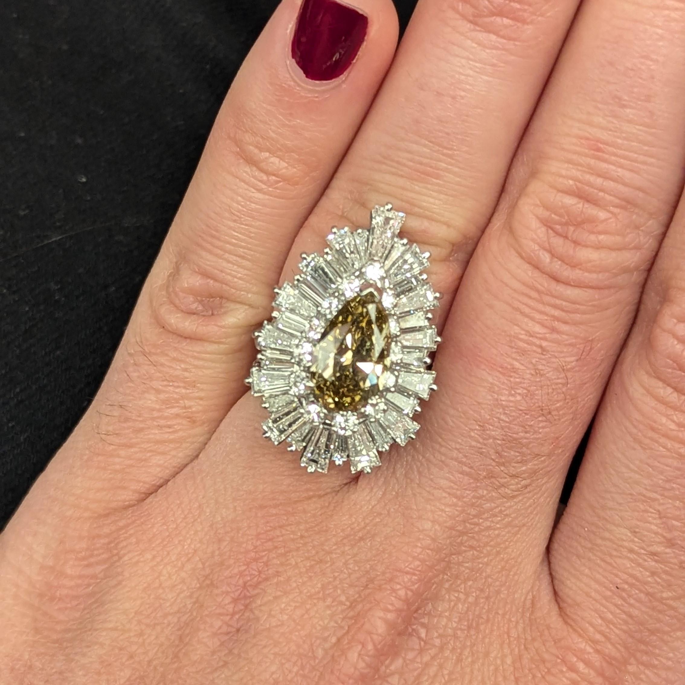 2.45 Carat Brown Diamond Platinum 14K White Gold Cocktail Ballerina Ring In Excellent Condition For Sale In New York, NY