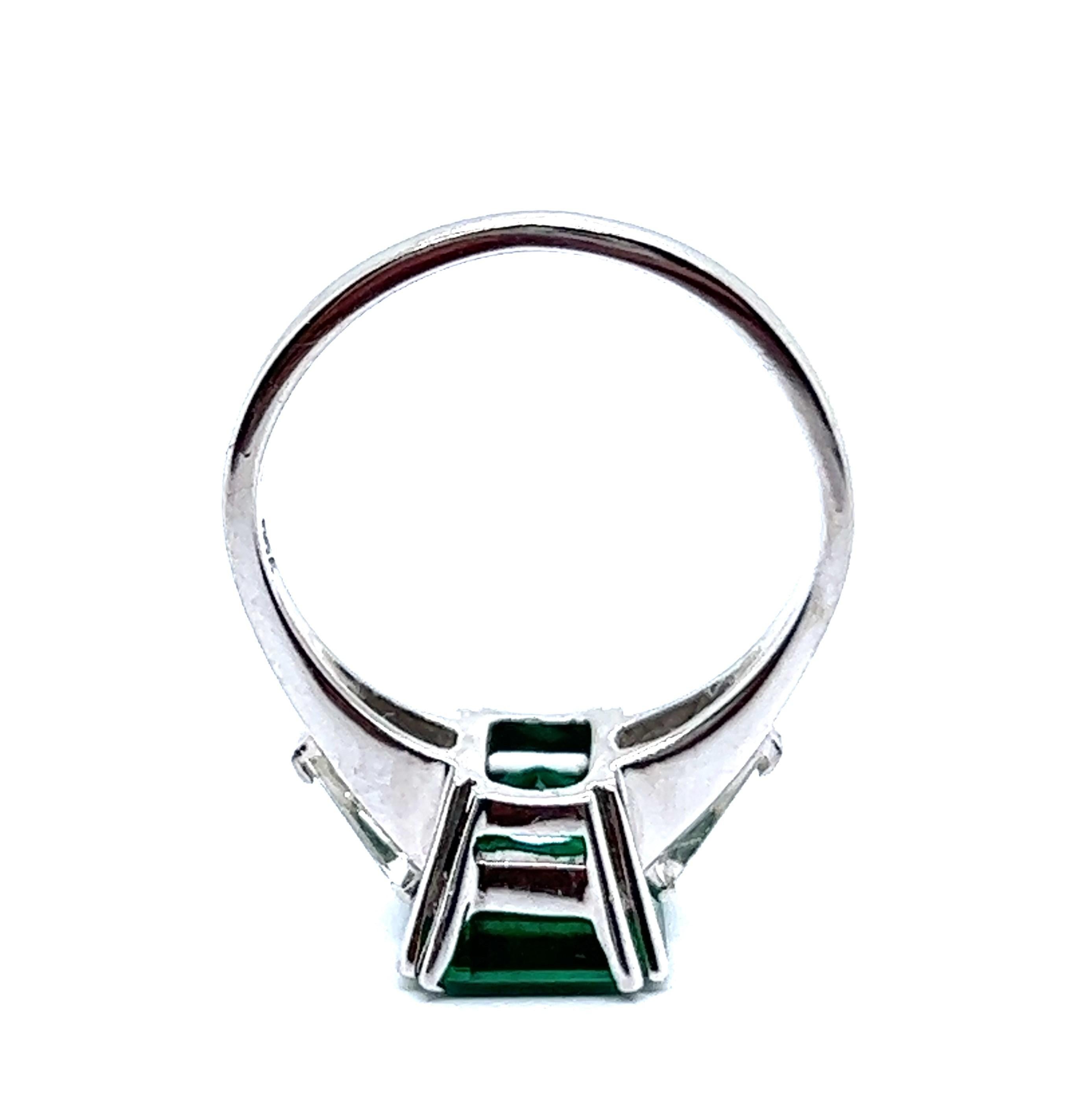 2.45 Carat Emerald and Diamond Ring in 18 Karat White Gold For Sale 4
