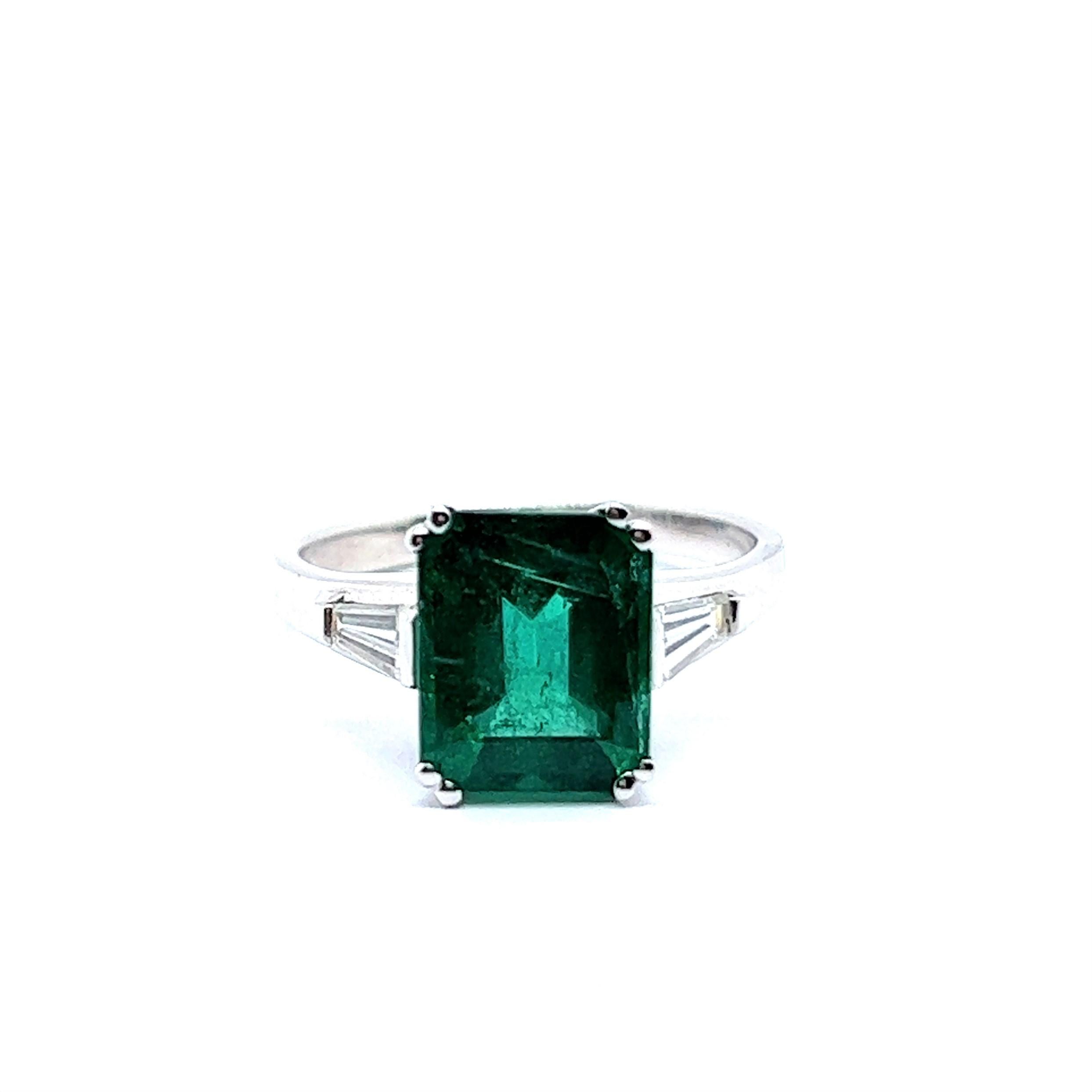Modern 2.45 Carat Emerald and Diamond Ring in 18 Karat White Gold For Sale