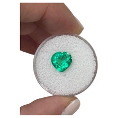 Esmeralda colombiana talla corazón de 2,45 quilates  Piedra natural suelta verde amarillenta