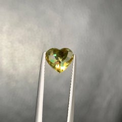2,45 Carati di pietra sfusa di sfene fine a forma di cuore Gemma naturale del Madagascar