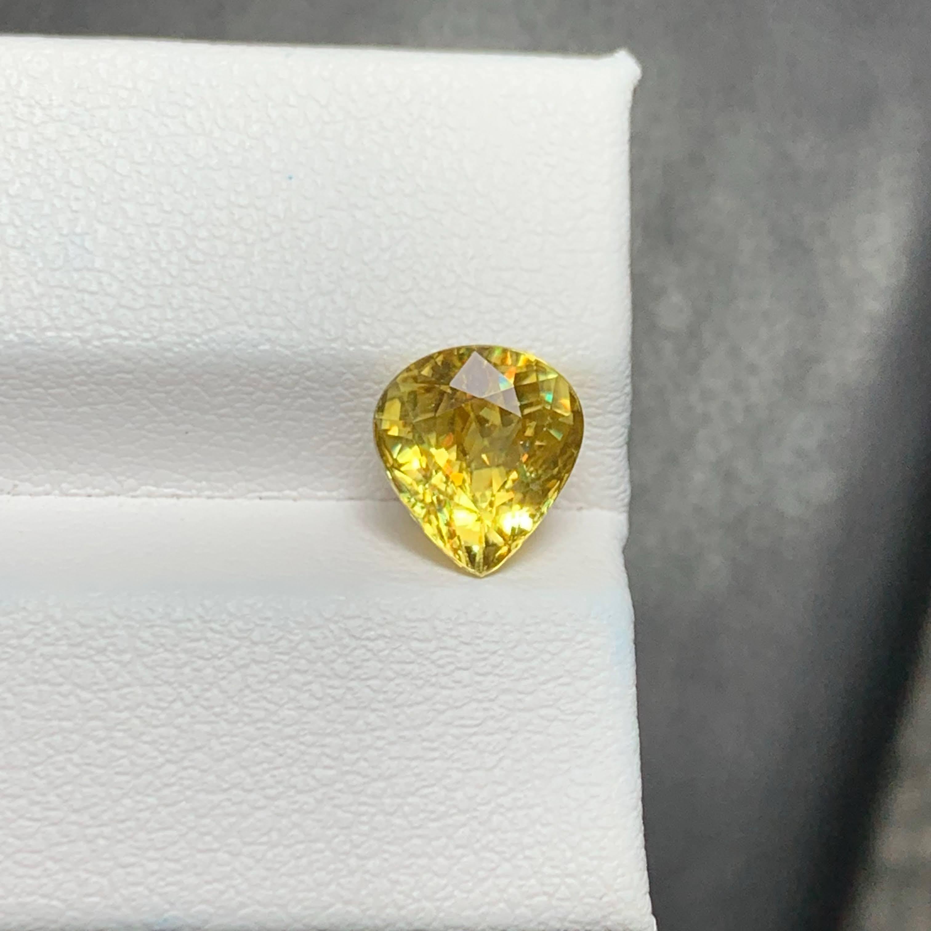 2.45 Carat Loose Natural Sphene Stone Pear Shaped Madagascar's Gemstone (pierre précieuse en forme de poire) Neuf - En vente à Bangkok, TH