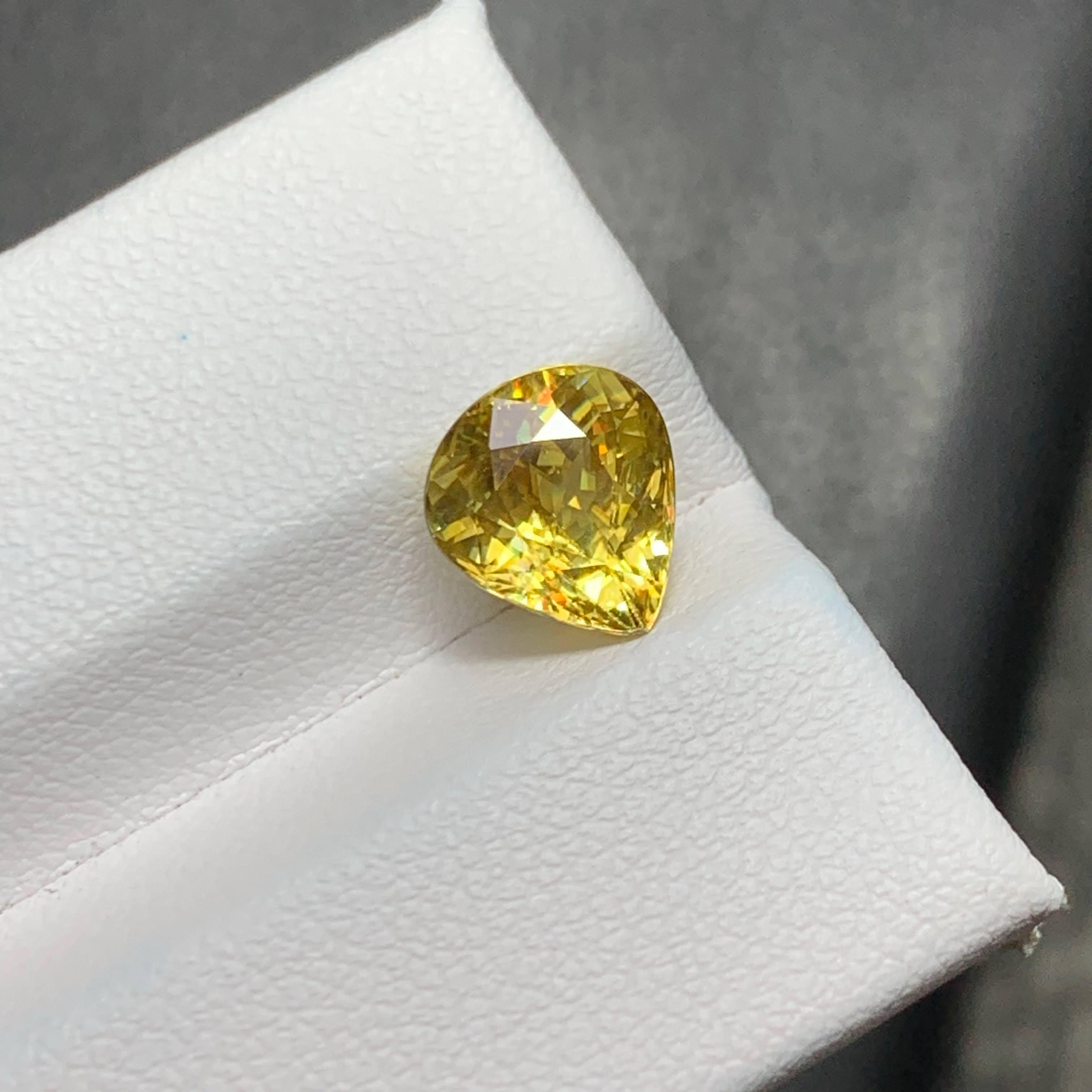 2.45 Carat Loose Natural Sphene Stone Pear Shaped Madagascar's Gemstone (pierre précieuse en forme de poire) Unisexe en vente