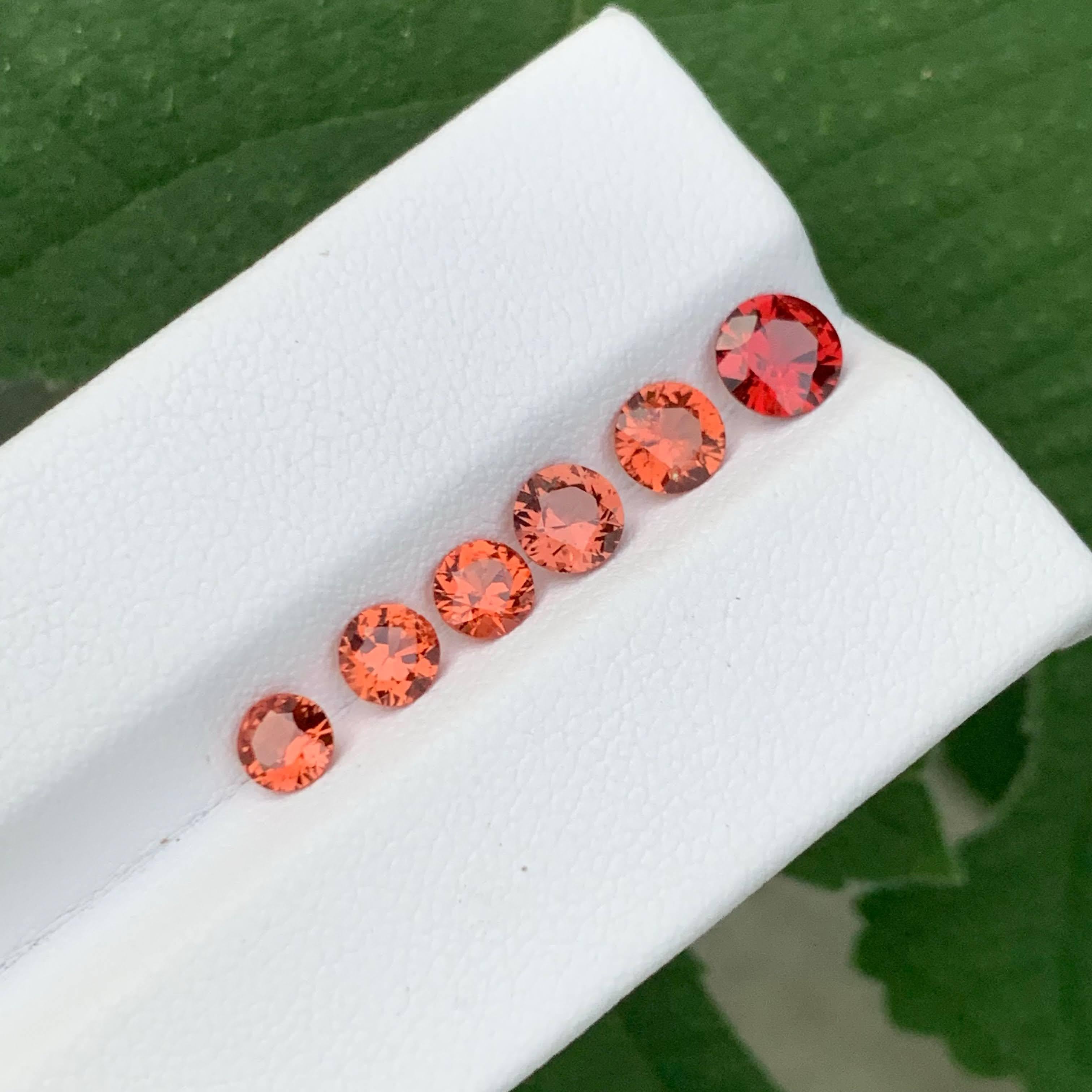 Lote de 6 piezas de espinela marrón rojiza suelta natural de 2,45 quilates talla redonda procedente de Birmania Moderno en venta