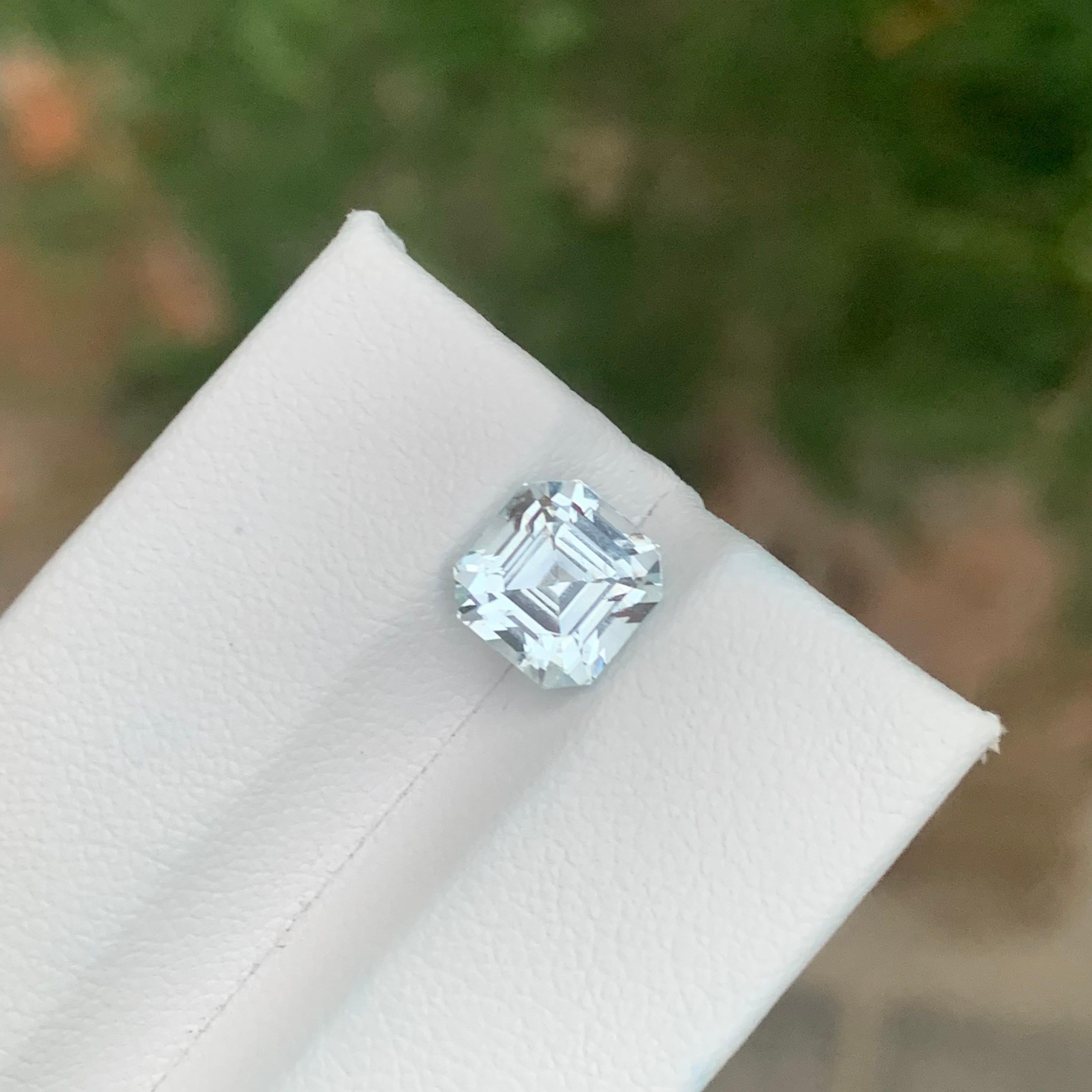 2.45 Carat Natural Loose Aquamarine Octagon Shape Gemstone (Aigue-marine libre en forme d'octogone) en vente 4