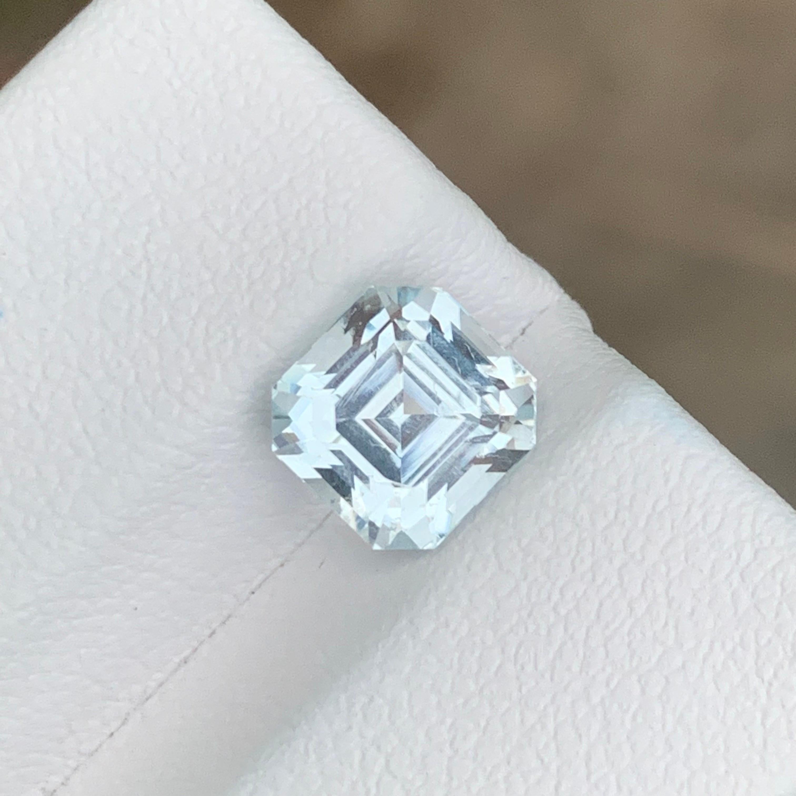 Aigue-marine �à facettes

Poids : 2,45 carats
Dimensions : 7,4 x 7,2 x 6,5 mm
Origine : vallée de Shigar, Pakistan
Traitement : Non
Forme : Octogone

L'aigue-marine de la vallée de Shigar, au Pakistan, est très prisée pour sa clarté exceptionnelle et