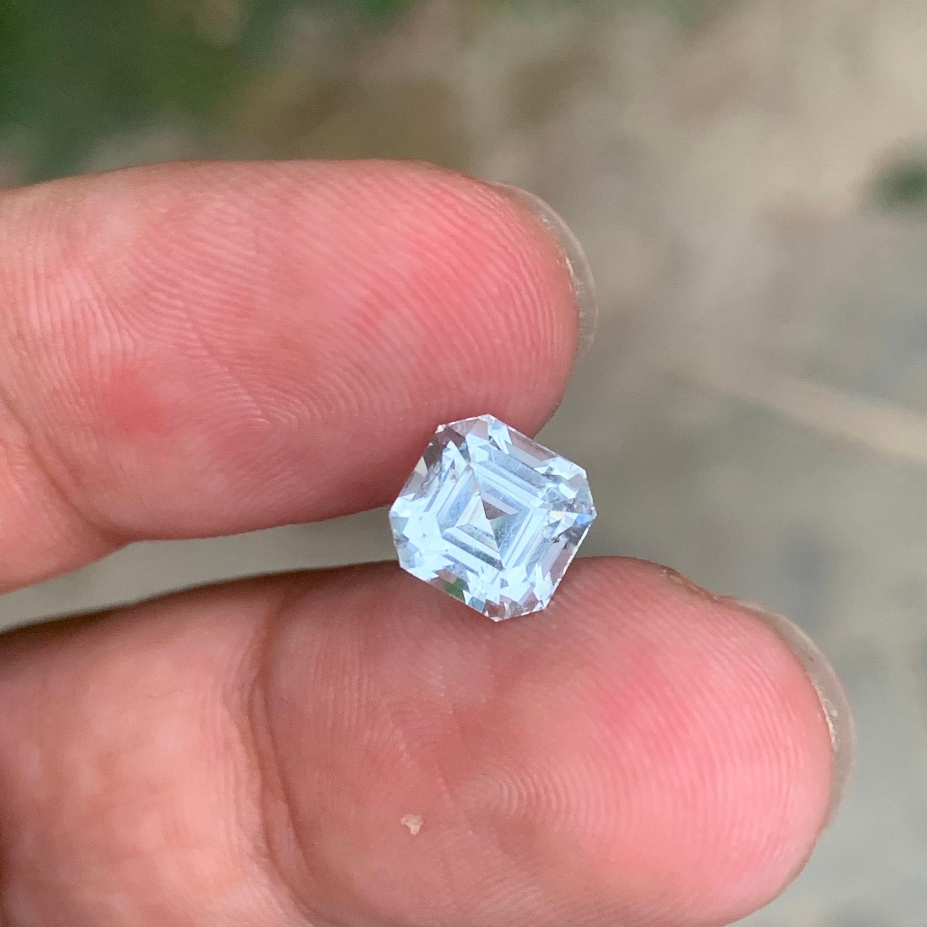 2.45 Carat Natural Loose Aquamarine Octagon Shape Gemstone (Aigue-marine libre en forme d'octogone) Neuf - En vente à Peshawar, PK